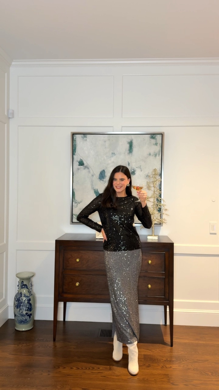 ✨ Walking into the holidays in style with @moondelle! ✨ Enjoy 30% off site-wide (11/27–12/2) plus an extra 10% off** with code BF10—don’t miss out on these holiday sales! 🖤🎁