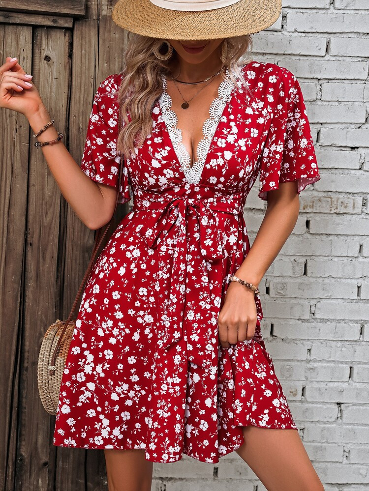 New
     
      Floral Print Guipure Lace Trim Butterfly Sleeve Belted Dress | SHEIN