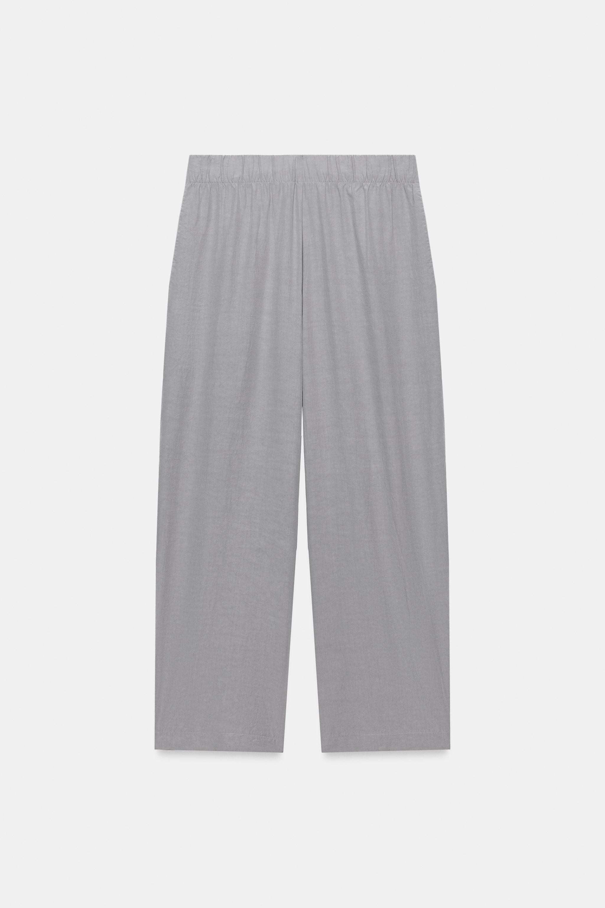Pants made of fluid fabric. Mid-rise with an elastic waistband. Hidden side seam pockets. | Zara US