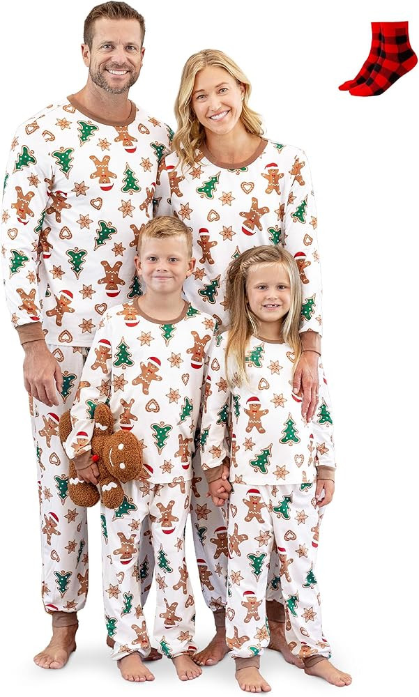 PATPAT Christmas Family Matching Pajama Sets Includes Christmas Socks - Perfect for Family Photos... | Amazon (US)