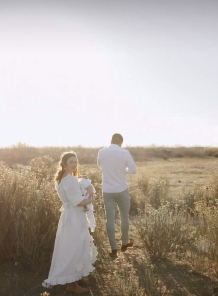 Forever thankful these two little girls chose me to be their mama 💕





#freepeople #familyshoot #newbornshoot #freepeopledress #neutraldress #neutralphotoshoot
