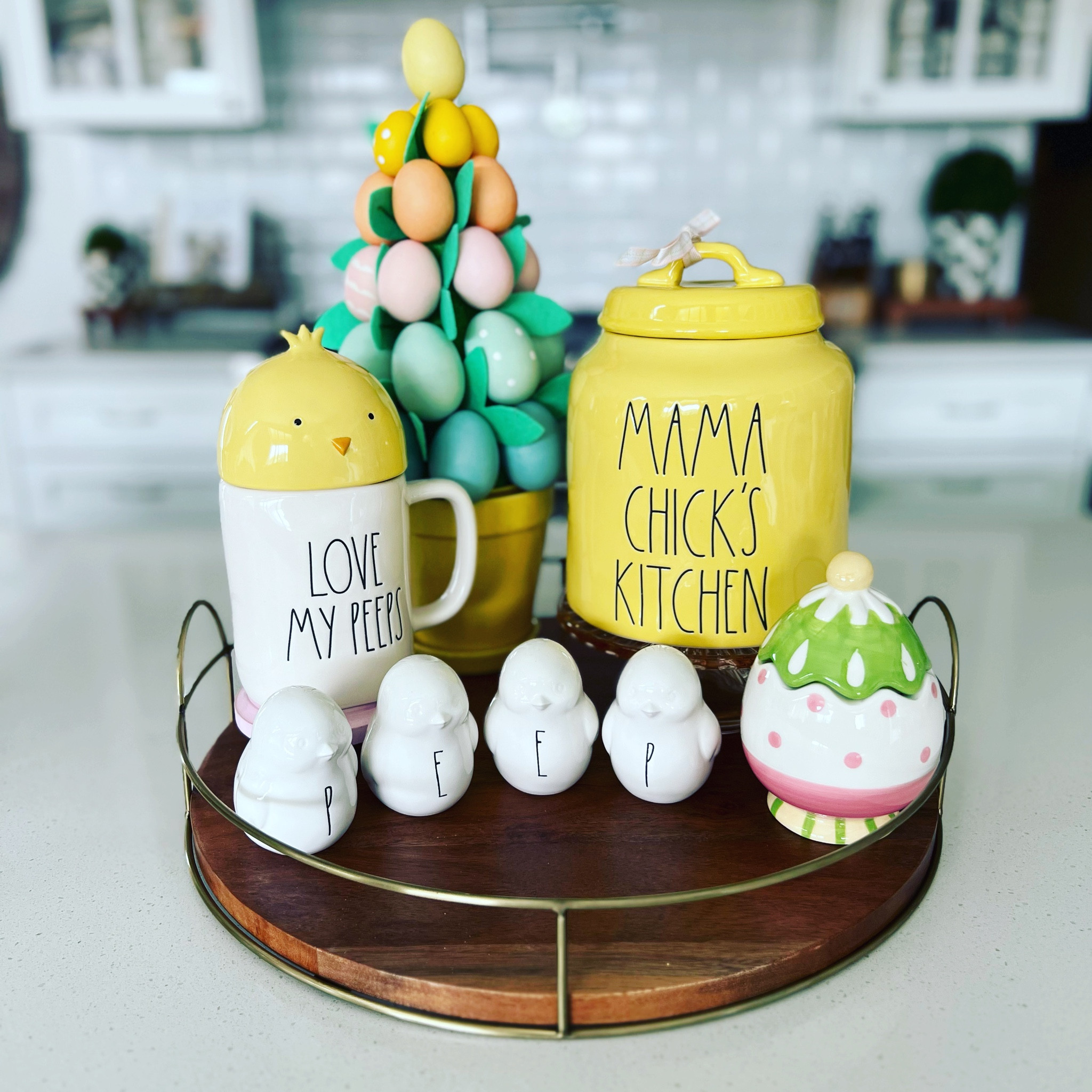 Mama Chick’s Kitchen 🐤 🐥 ✨

#homedecor #kitchen #kitchendecor #raedunn #peep #peeps #hearthandhand #hearthandhandbymagnolia #traystyling #spring #springdecor #easter #easterdecor #eastereggtree #lovrmypeeps #livingroom

#LTKhome #LTKSeasonal
