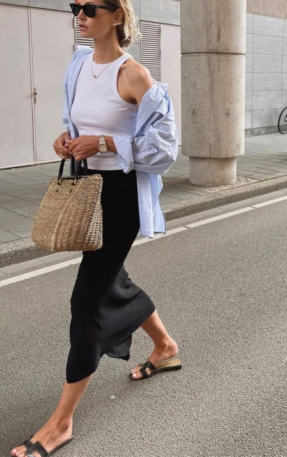 This look still remains one of my favourite summer pins. I love a shirt over a vest - it’s such an effortless look - and the slip skirt works so well with simple flats. 
Timeless 🖤🤍💙