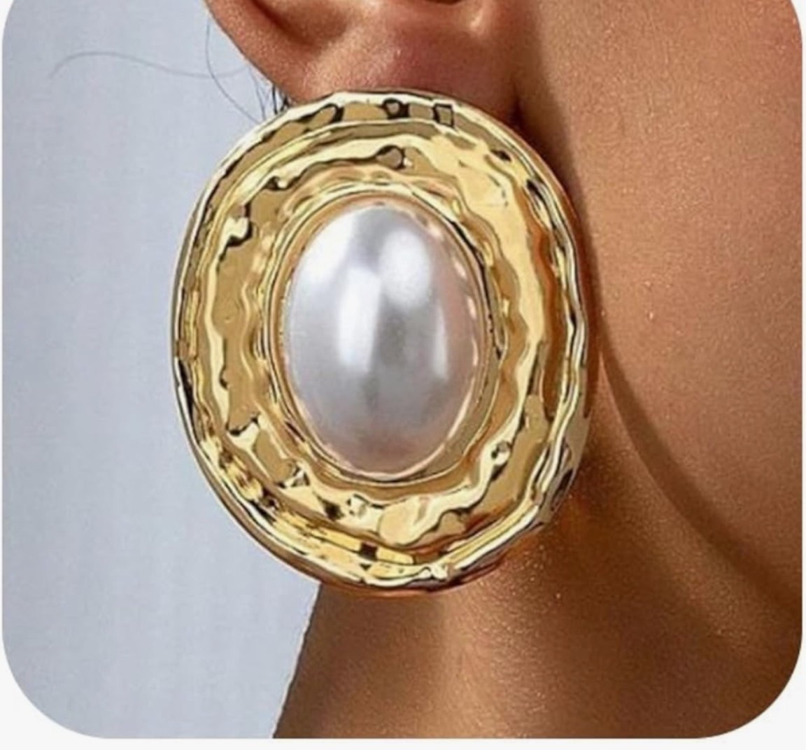 Pearl Earrings

#LTKootd #LTKSaleAlert #LTKgrwm