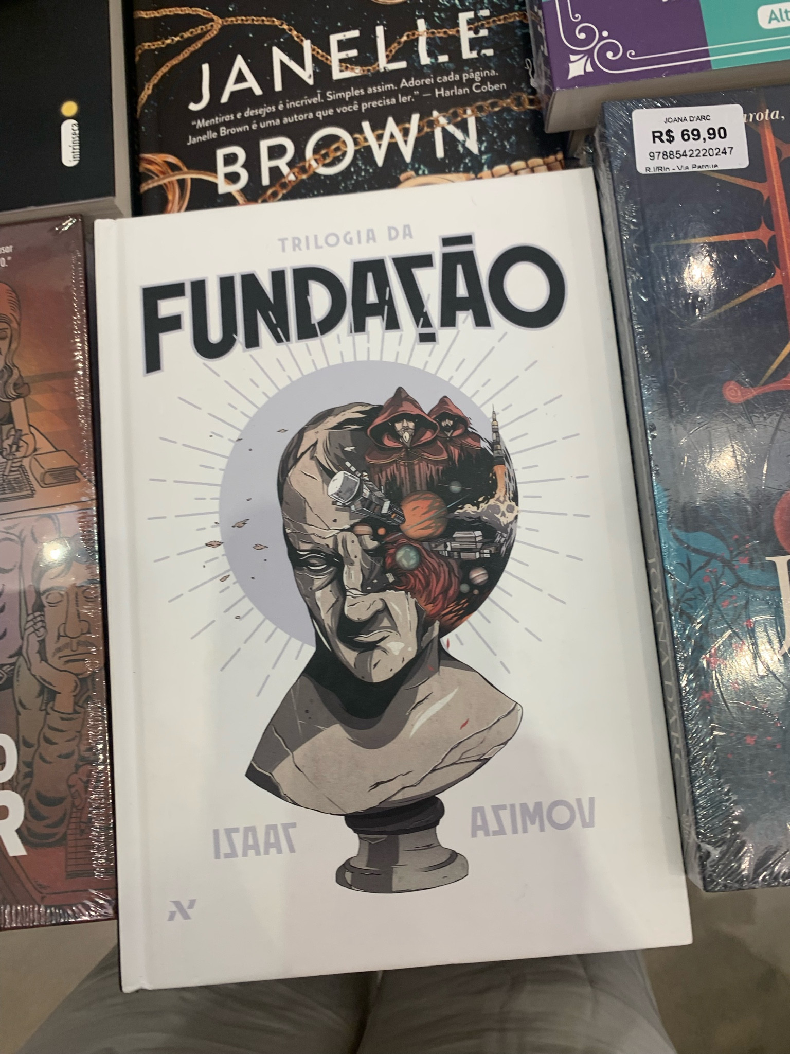 Fundação - Izaac Asimov - 88” páginas 

Estou louca para ler esse livro!!!

SINOPSE 
“A humanidade está em risco. Uma ciência revolucionária prevê uma longa e inevitável era de trevas e barbárie. Para evitar que isso aconteça, o chamado plano Seldon é colocado em prática ao longo de séculos, e percorre a história da galáxia, prevendo conflitos de nossa civilização. Mas poderá o comportamento humano obedecer a um padrão científico?”

#LTKgiftguide #LTKbrasil #LTKover50style