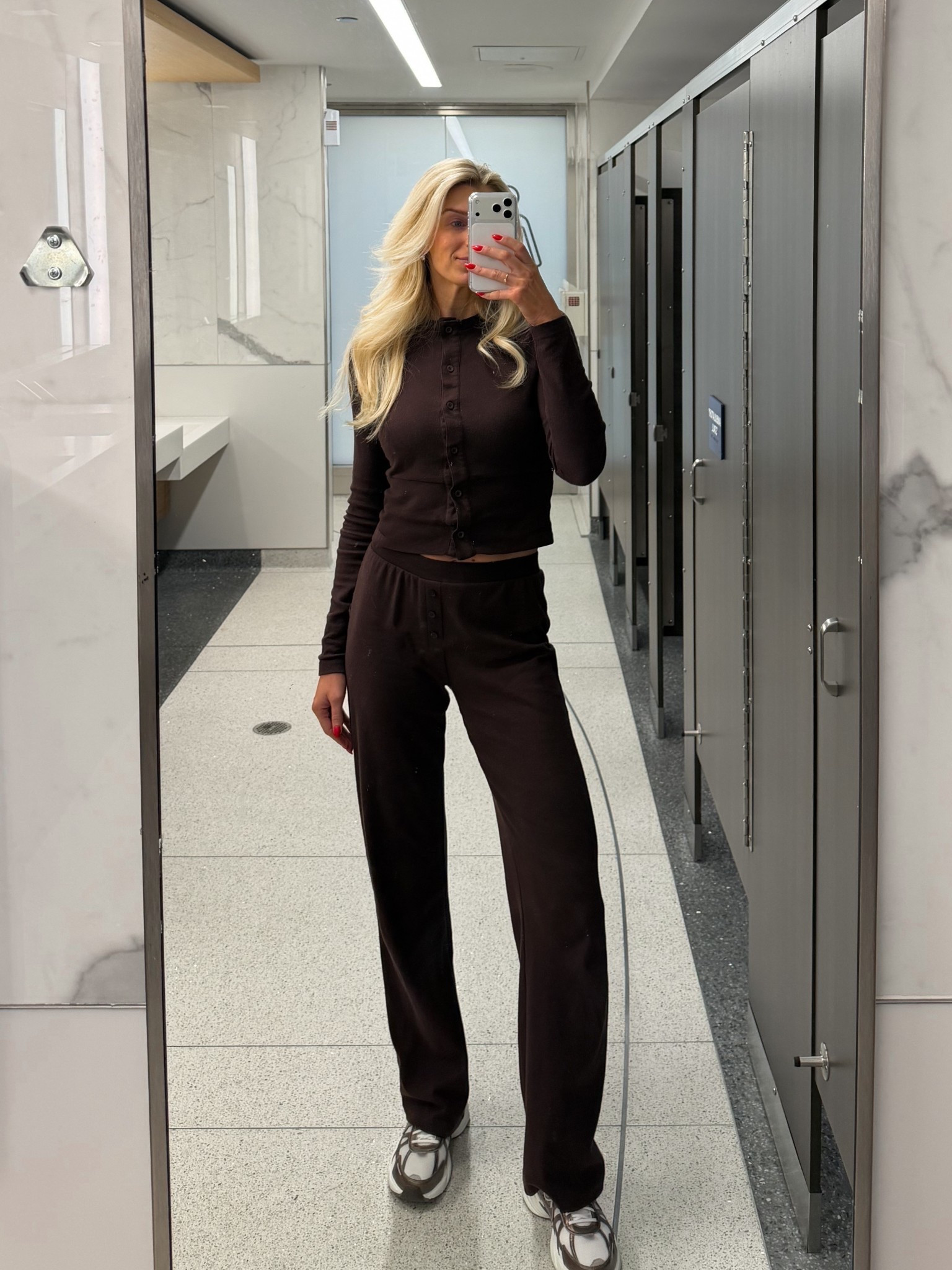 Lounge set
Size 4 tall pretty little thing
Similar Amazon sets linked

#LTKTravel #LTKTall #LTKootd