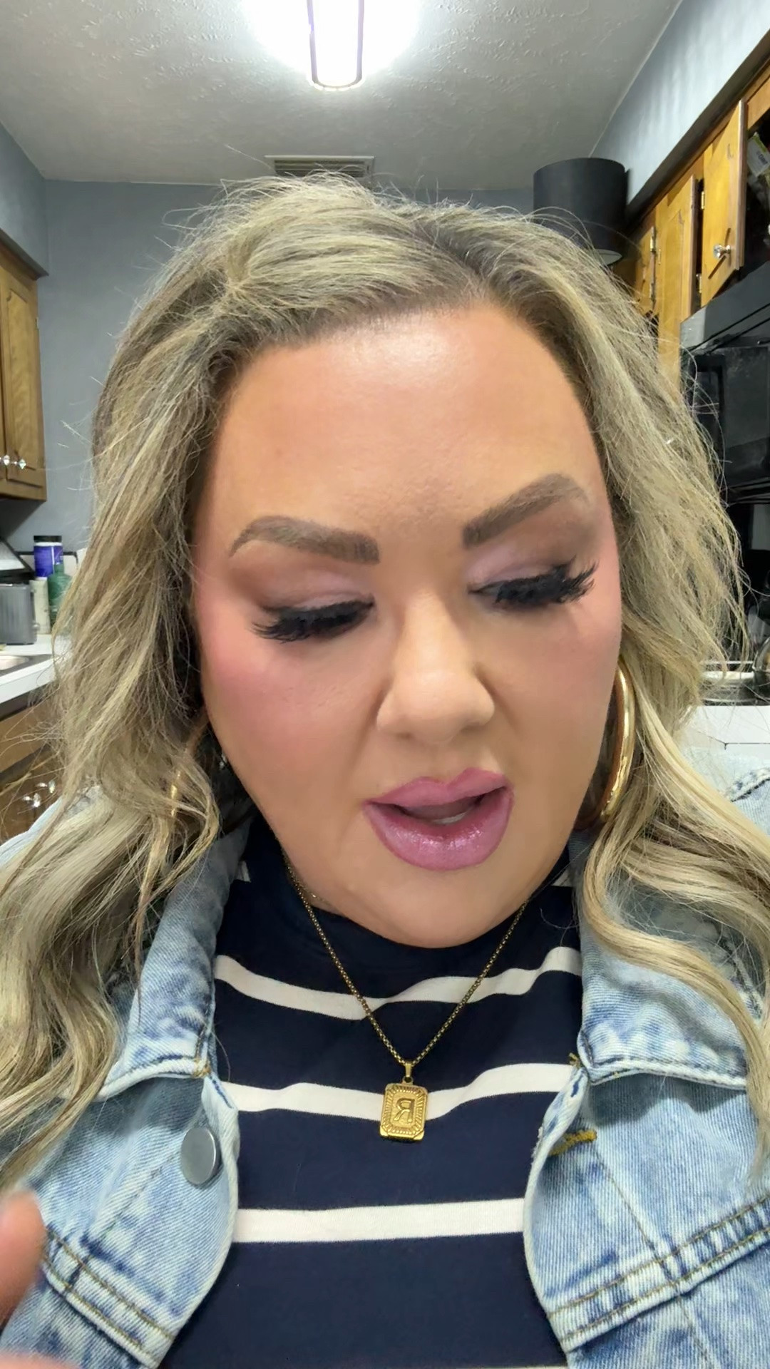 💗 Can we talk about the Danessa Myricks Pink Powder?! 💗

If you love a bright, smooth, airbrushed under-eye without looking dry or cakey, this one deserves a spot in your makeup bag. It gives that soft-focus finish, helps blur the look of fine lines, and leaves the skin looking fresh instead of flat.

A little goes a long way—and the result is that lifted, polished look we all want. ✨

Have you tried it yet? Tell me your favorite setting powder below! 👇 #DanessaMyricks #PinkPowder #MakeupTips #UnderEyeBrightening #BeautyFinds #RandiParksArtistry
