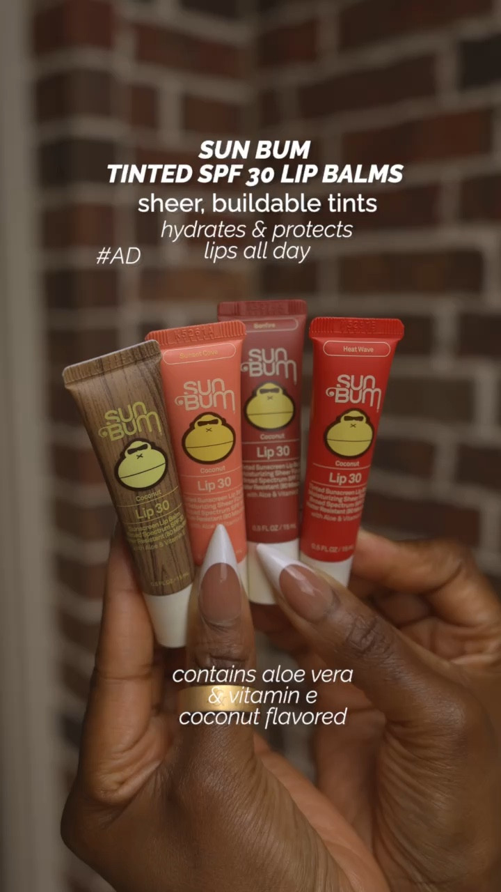 #ad Protecting my lips with Sun Bum’s tinted SPF 30 lip balms just makes sense! My fav is Heat Wave. Grab them now at Target. #sunbumpartner #TargetPartner #Target @sunbum @target

Shades: Clear, Sunset Cove, Bonfire, Heat Wave
