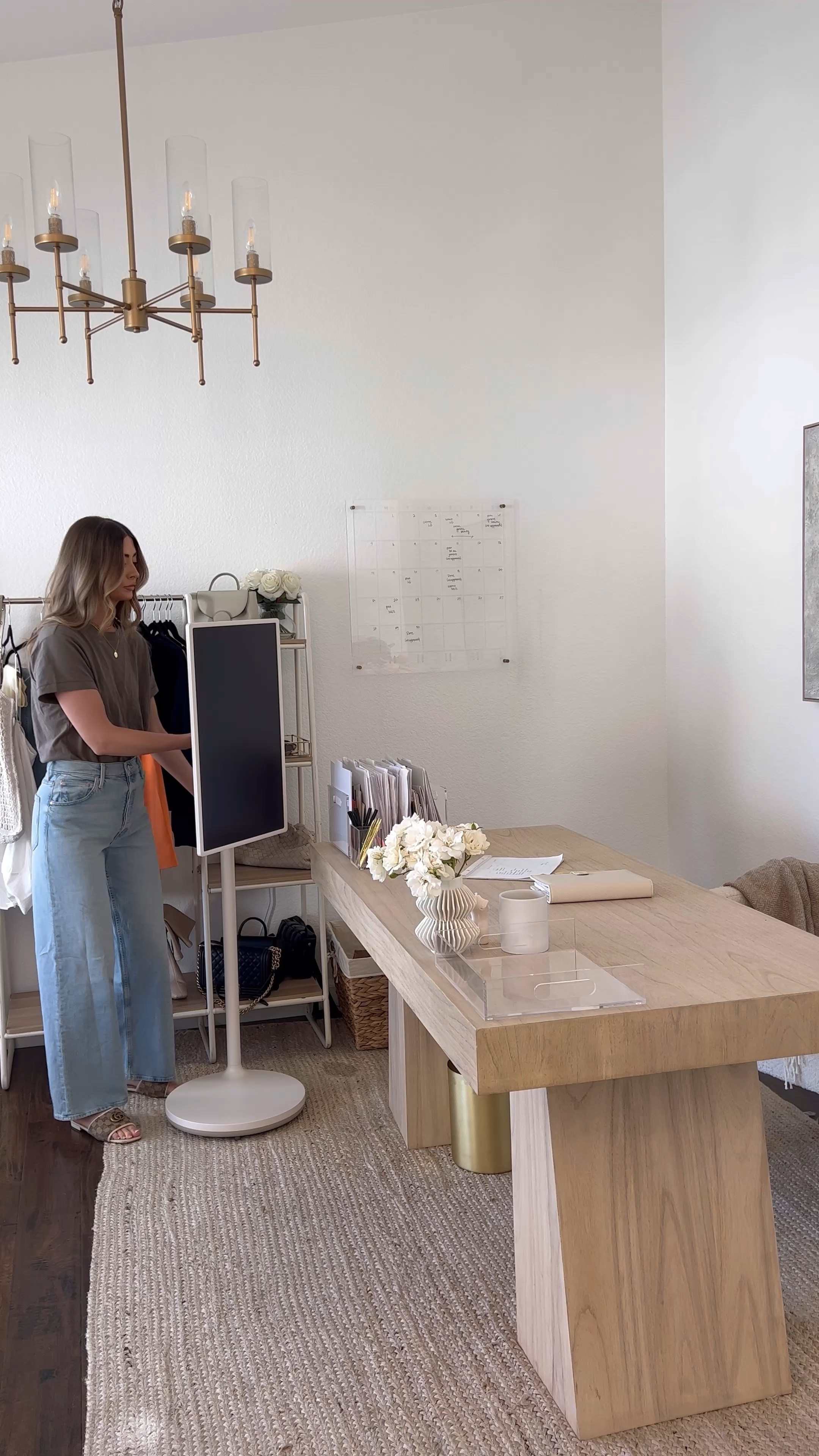 My favorite new office accessory 👏🏽🤍. The StanbyME @lgusa 🙌🏽 touch screen, has wheels so it can move around, aesthetic, screen turns vertically and horizontally, & built in battery so doesn’t need to be plugged in! 👏🏽💫🤍 #ad 

#LTKhome