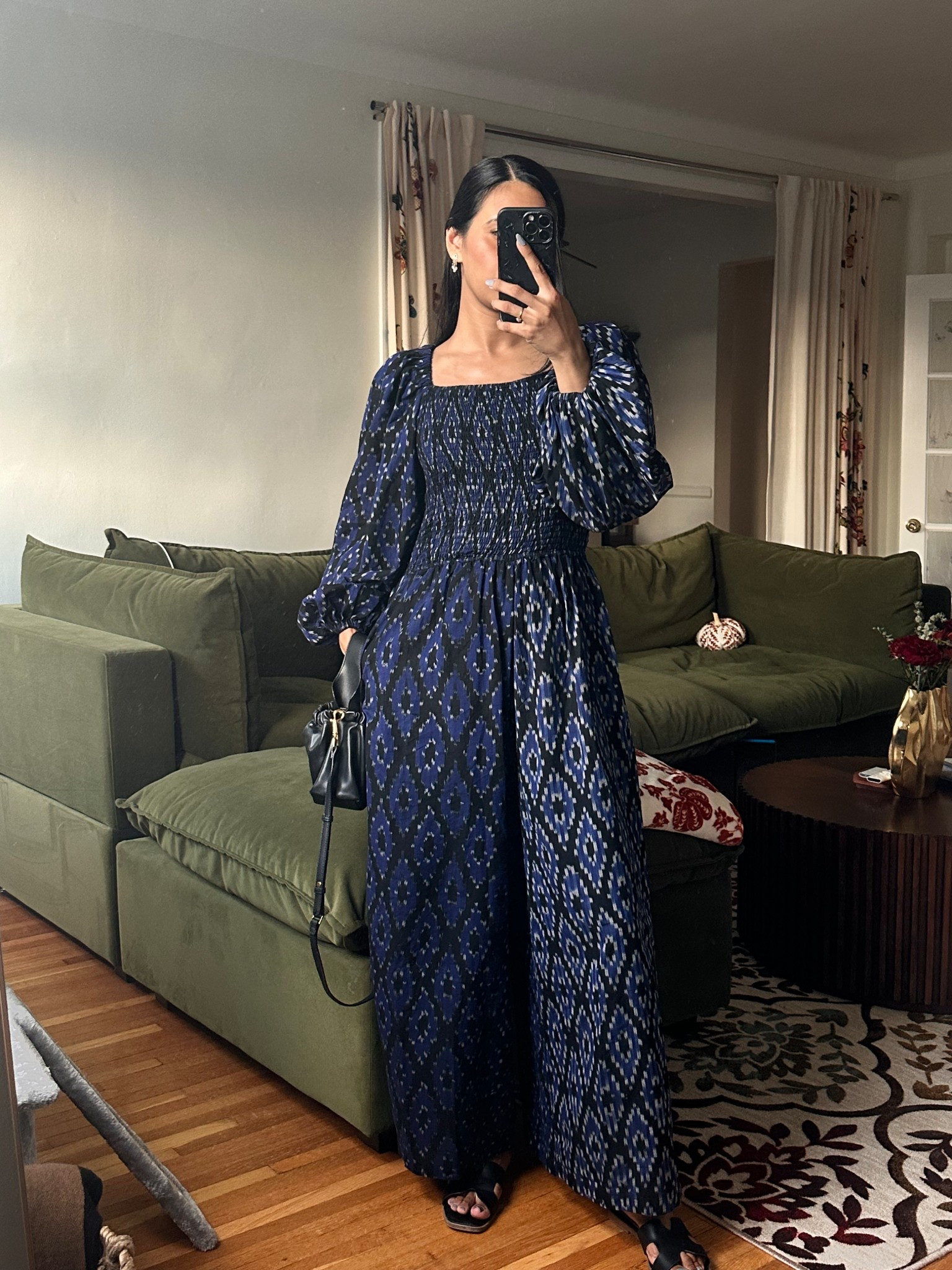 Do we see the slight pattern changes between the legs? Love subtle details like that! This Rujuta Sheth Lou jumpsuit is the perfect fall-wear that is lightweight but provides the coverage you need from the chilly air. 🔹🌬️🍁

#LTKSeasonal #LTKFindsUnder100 #LTKWorkwear