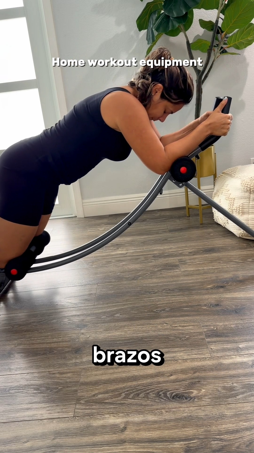 “Yo quería ser de las que iban al gym todos los días… pero soy mamá.
Así que empecé a hacer ejercicio en la casa con esto.
Trabajas abdomen, piernas, cardio y no tienes que salir.
Lo mejor es que lo puedes hacer mientras tus hijos están jugando.