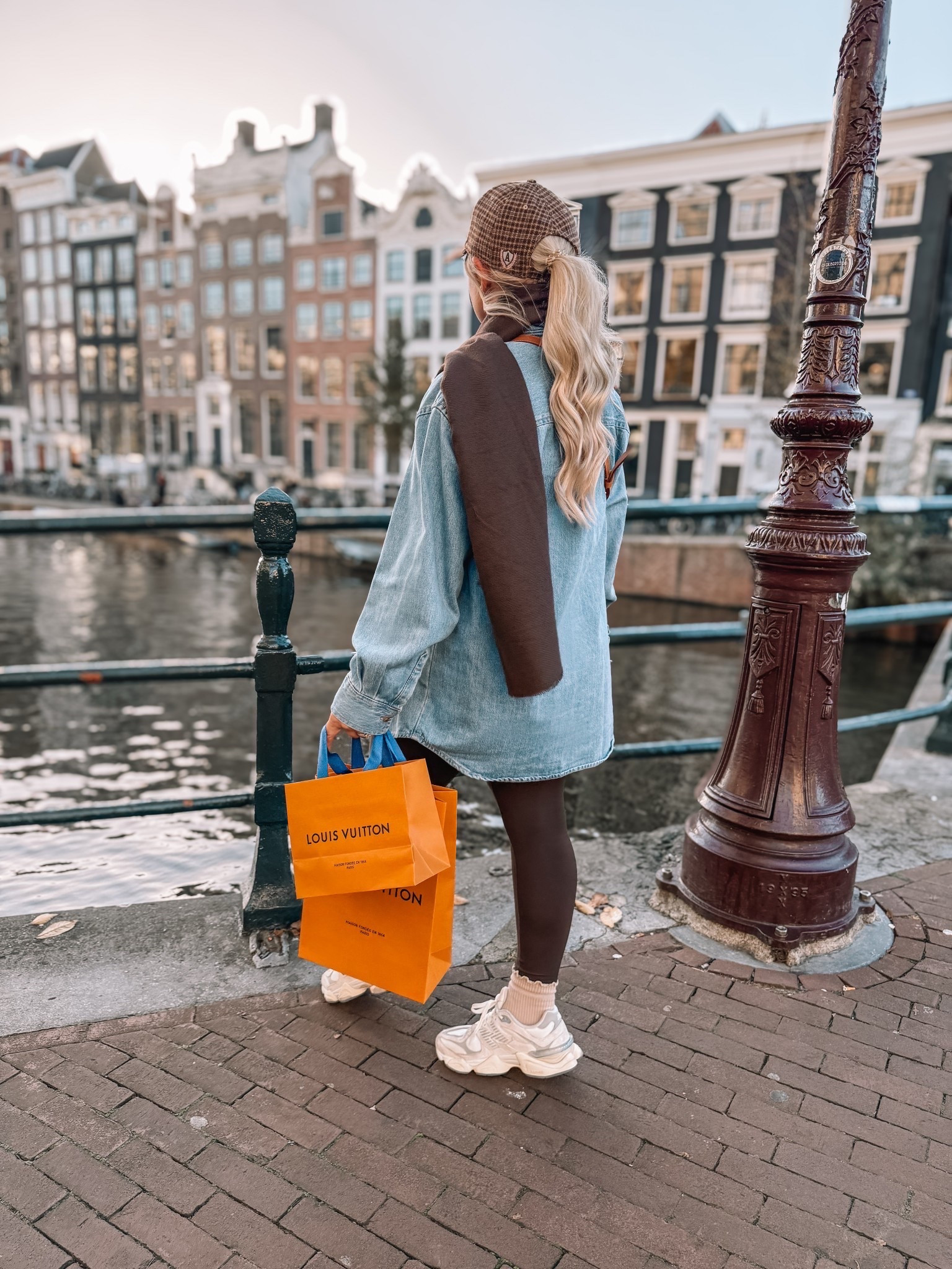 Missing these Amsterdam canal views 🤎  
•
•
•


#LTKTravel #LTKSeasonal