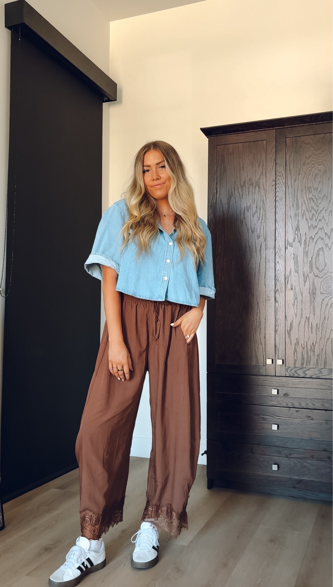 loving these lace hem pants! wearing my usual size M and I’m 5’6” 

| lace pants | teacher pants | teacher outfit | mom outfit | nursing friendly | amazon fashion