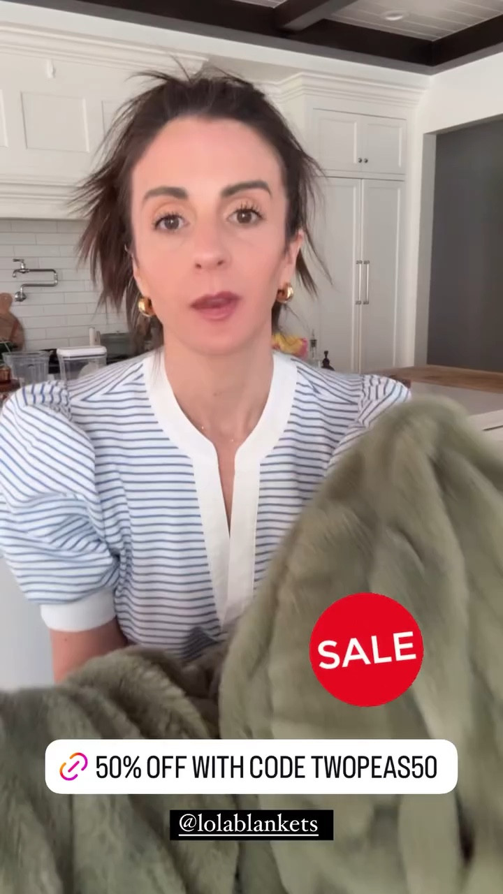 Linked my top in two colors!  Under $20 🤍

#LTKStyleTip #LTKSeasonal #LTKFindsUnder100