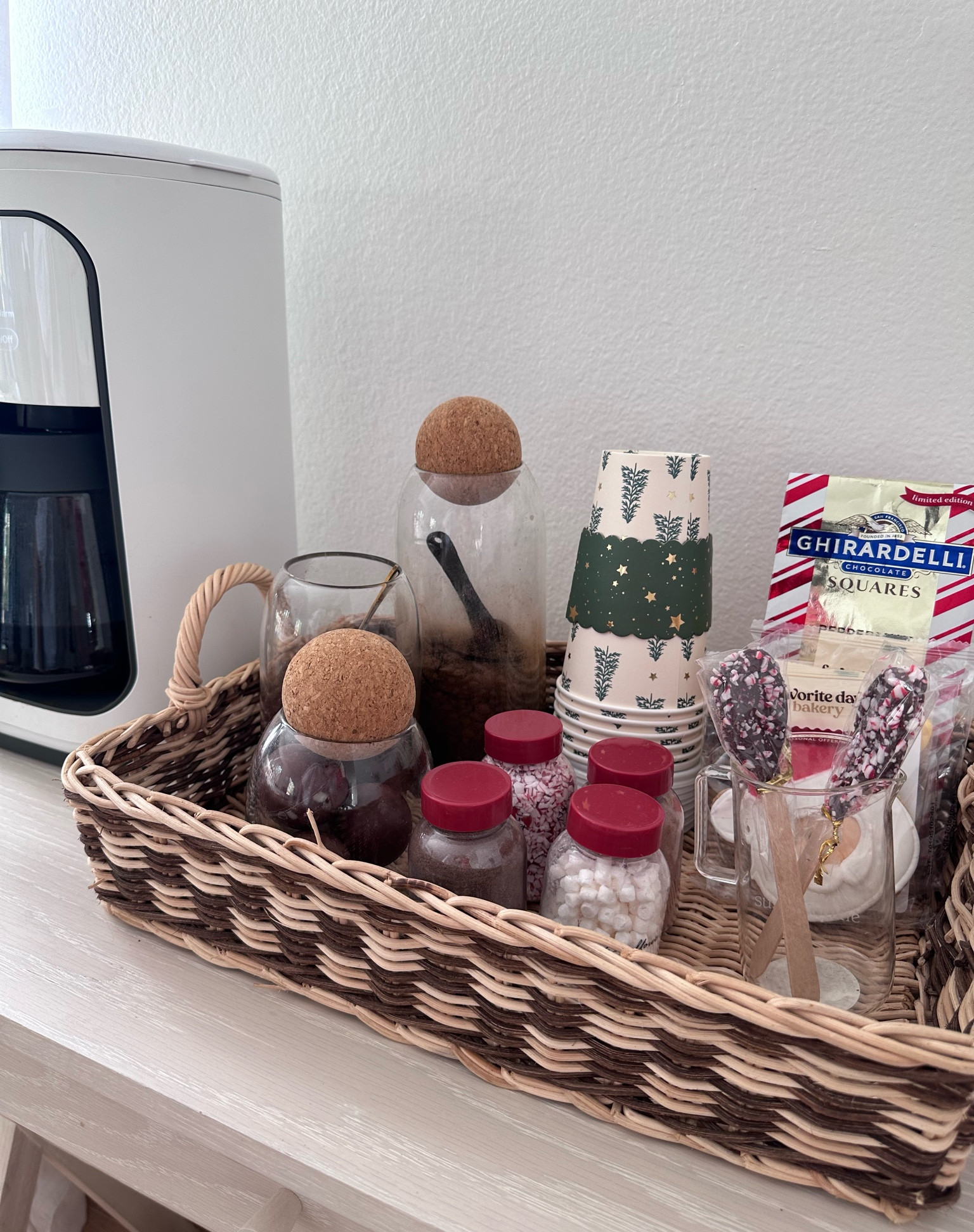 Hot Cocoa & coffee 🎅🏼☕️

#LTKHoliday #LTKHome #LTKSeasonal