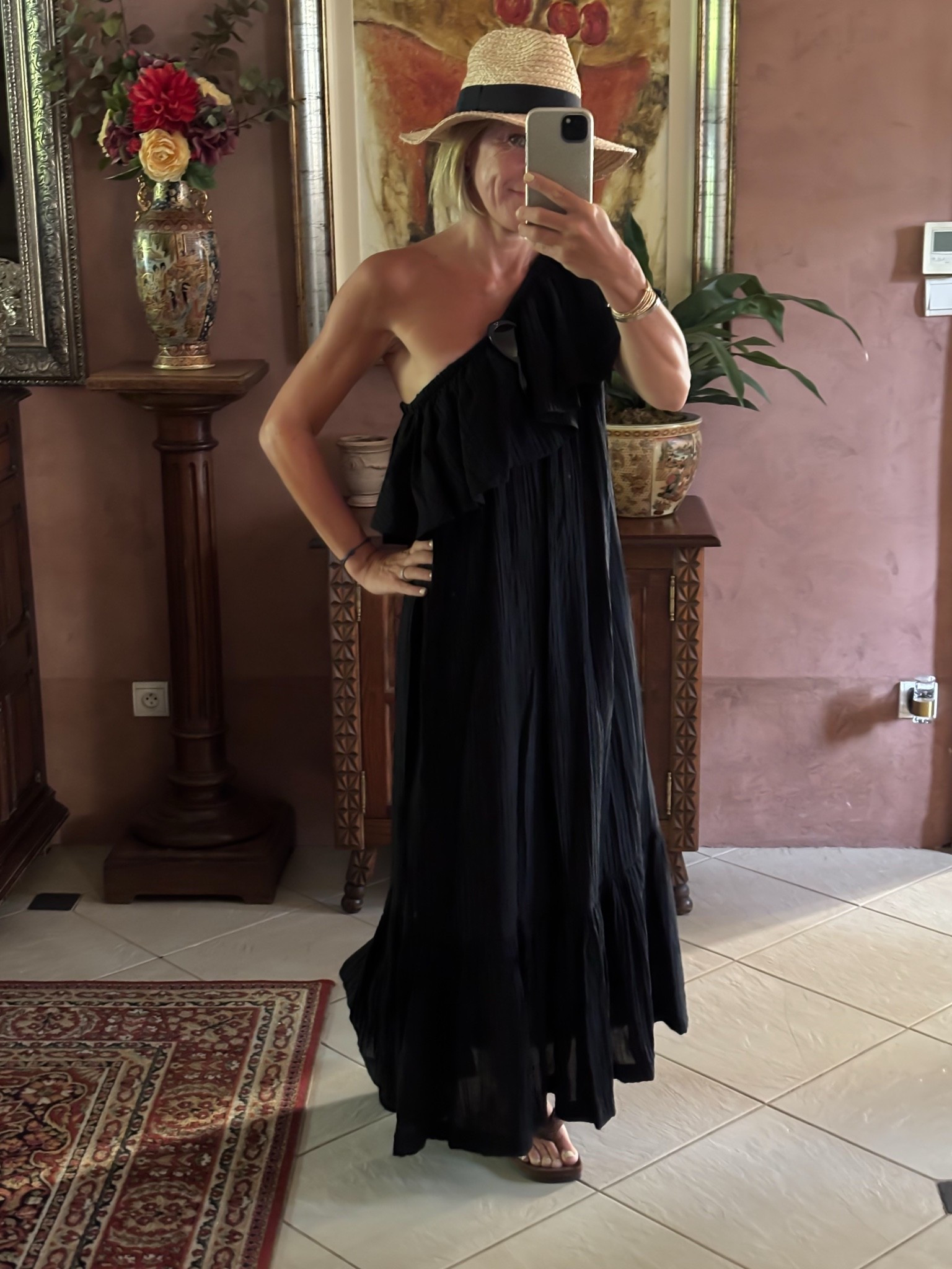 I have a weakness for an asymmetric dress 🙃🖤
.
#summerdress #mymidlifefashion #whatimwearing

#LTKsummer #LTKover50style