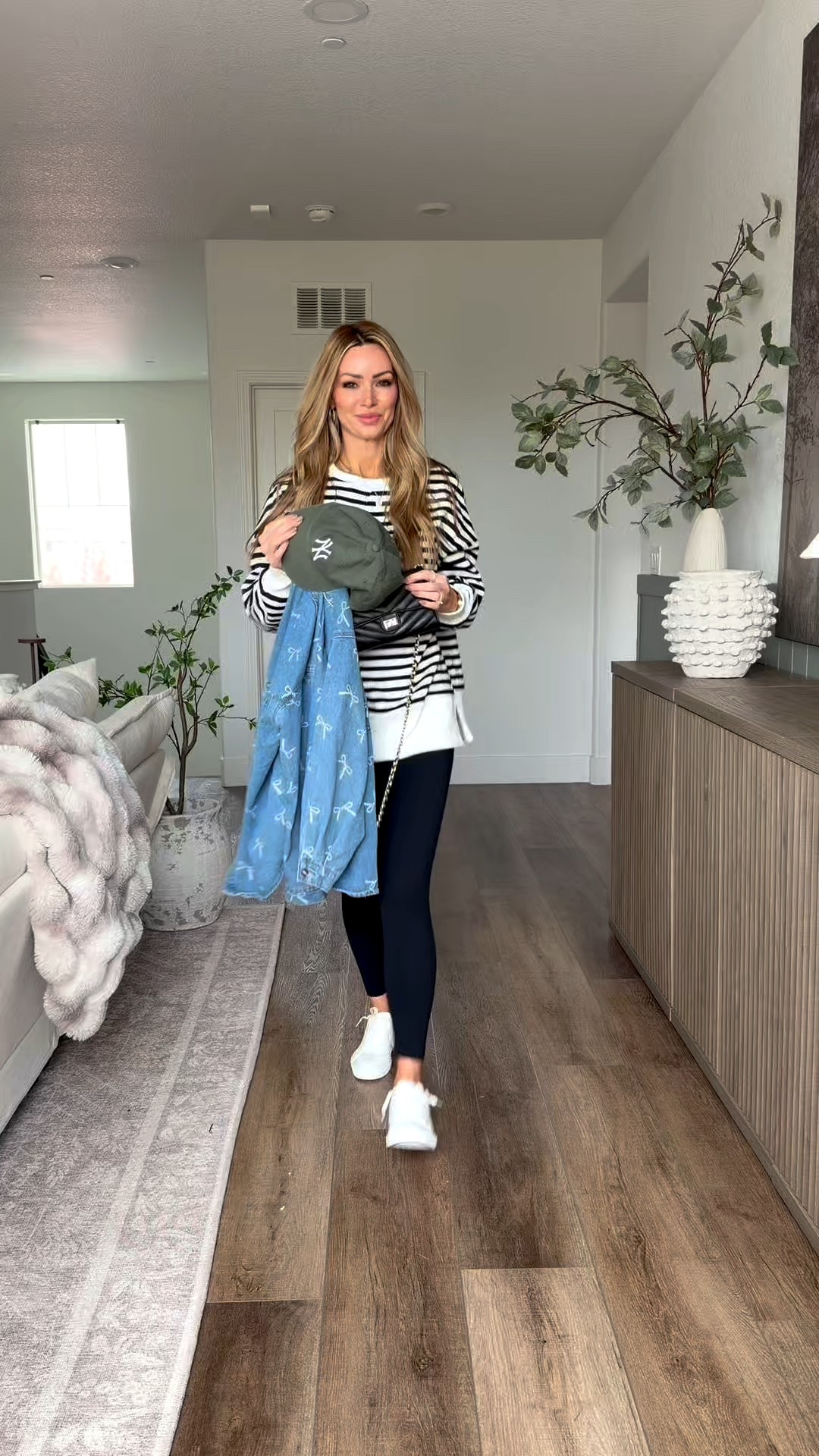 Amazon MUST HAVE basics! 💗🙌  comment AMAZON below and I will message you all the details!
 These Amazon basics are so good!! Plus they’re on sale and make the perfect closet staples  
#falloutfitinspo #falloutfitideas #winteroutfitideas #momoutfit