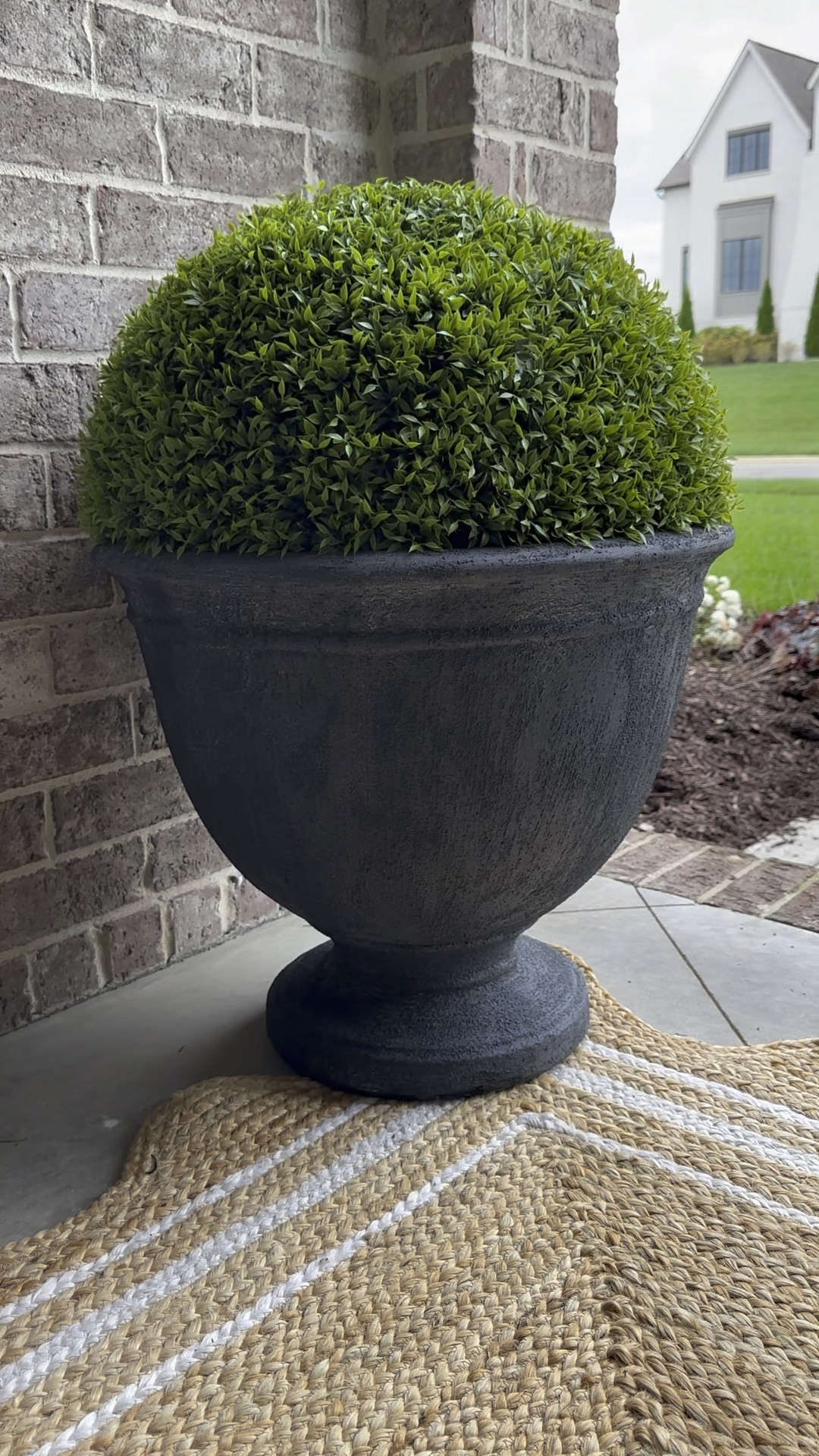 Grab these classic modern planters. They’re huge and heavy. Walmart home


#LTKSeasonal #LTKHome #LTKSaleAlert