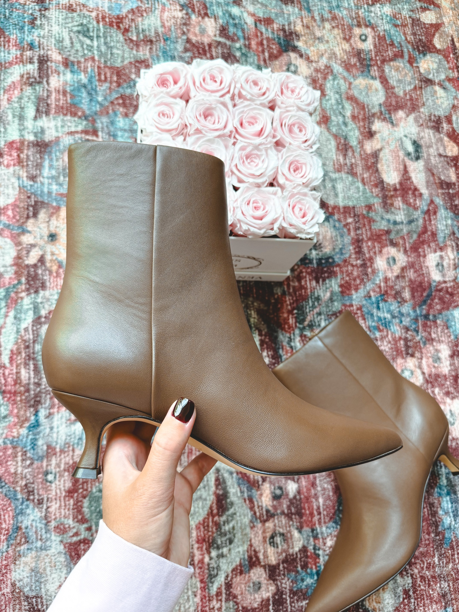 These Marc fisher booties are so cute for fall and I love the chocolate brown color and low kitten heel!! Use code styledjen20 for 20% off their ENTIRE website!!



#LTKSeasonal #LTKFallSale #LTKShoeCrush