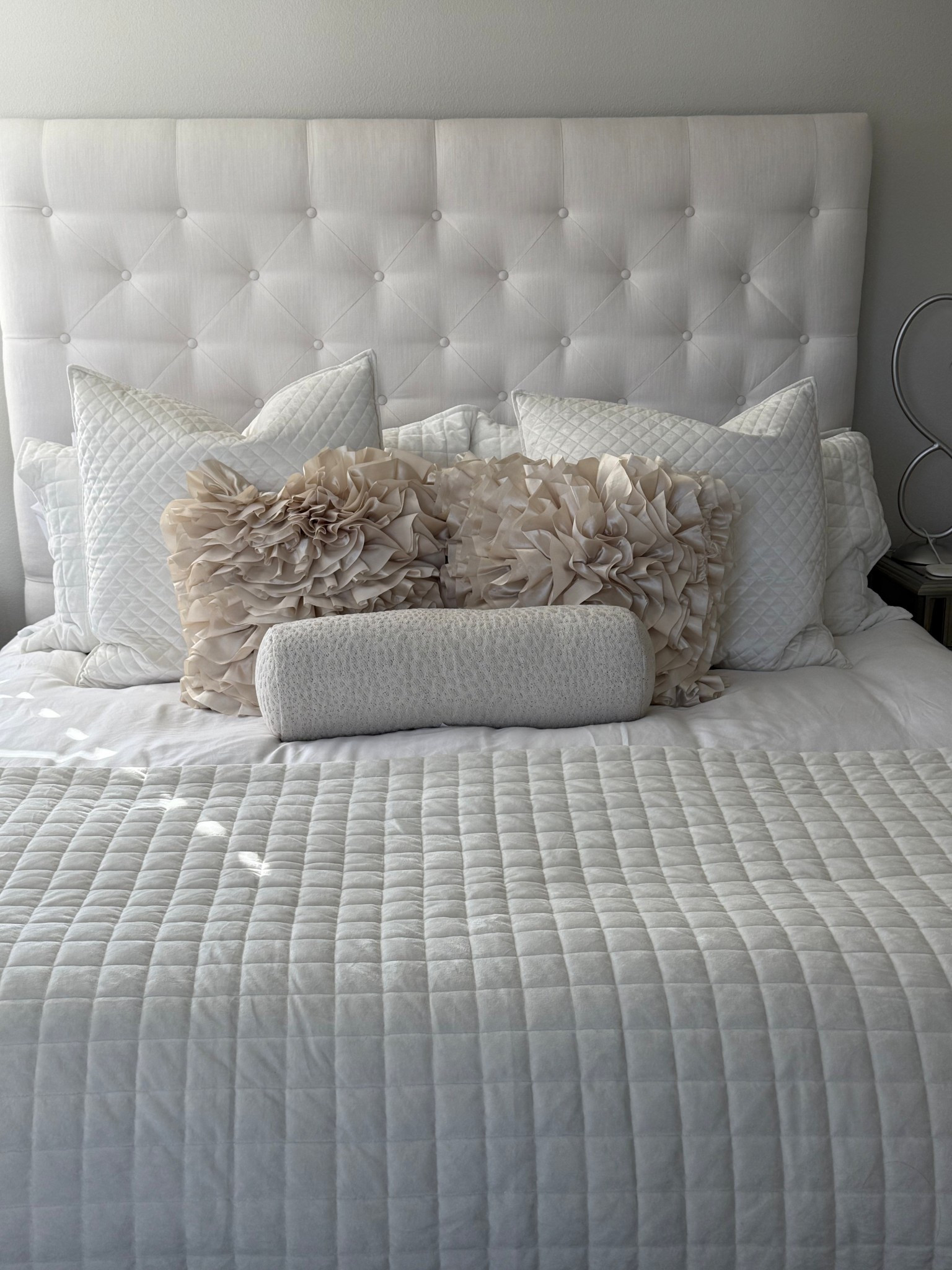 White bedding 

#LTKHome #LTKSeasonal