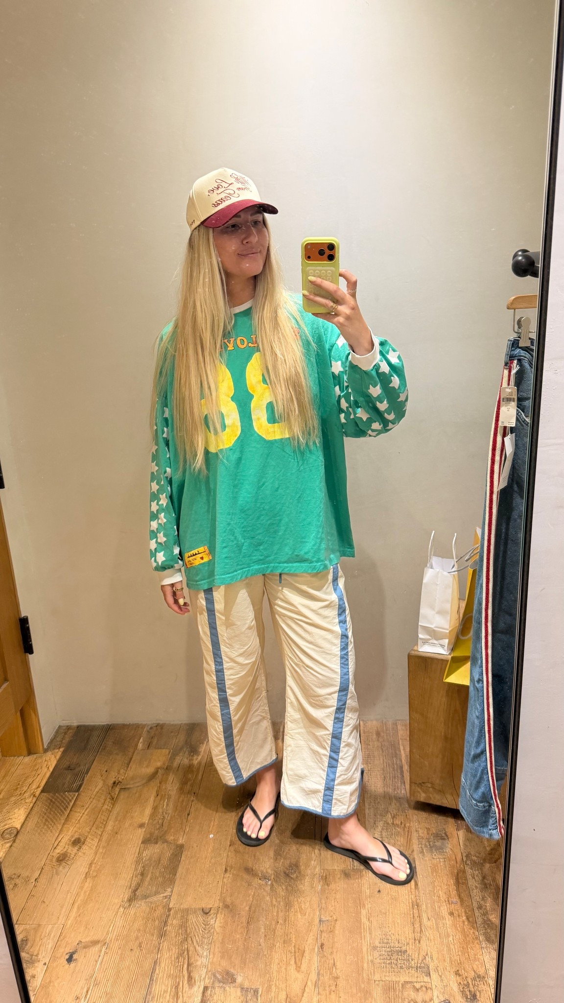 XL in top and L in the bottom 