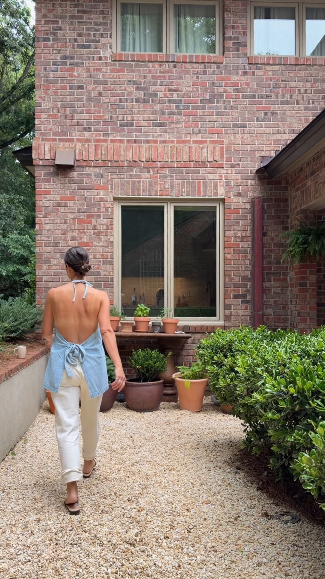 Top is from 2 summers ago but I linked similar!

Wearing a 27 in denim -