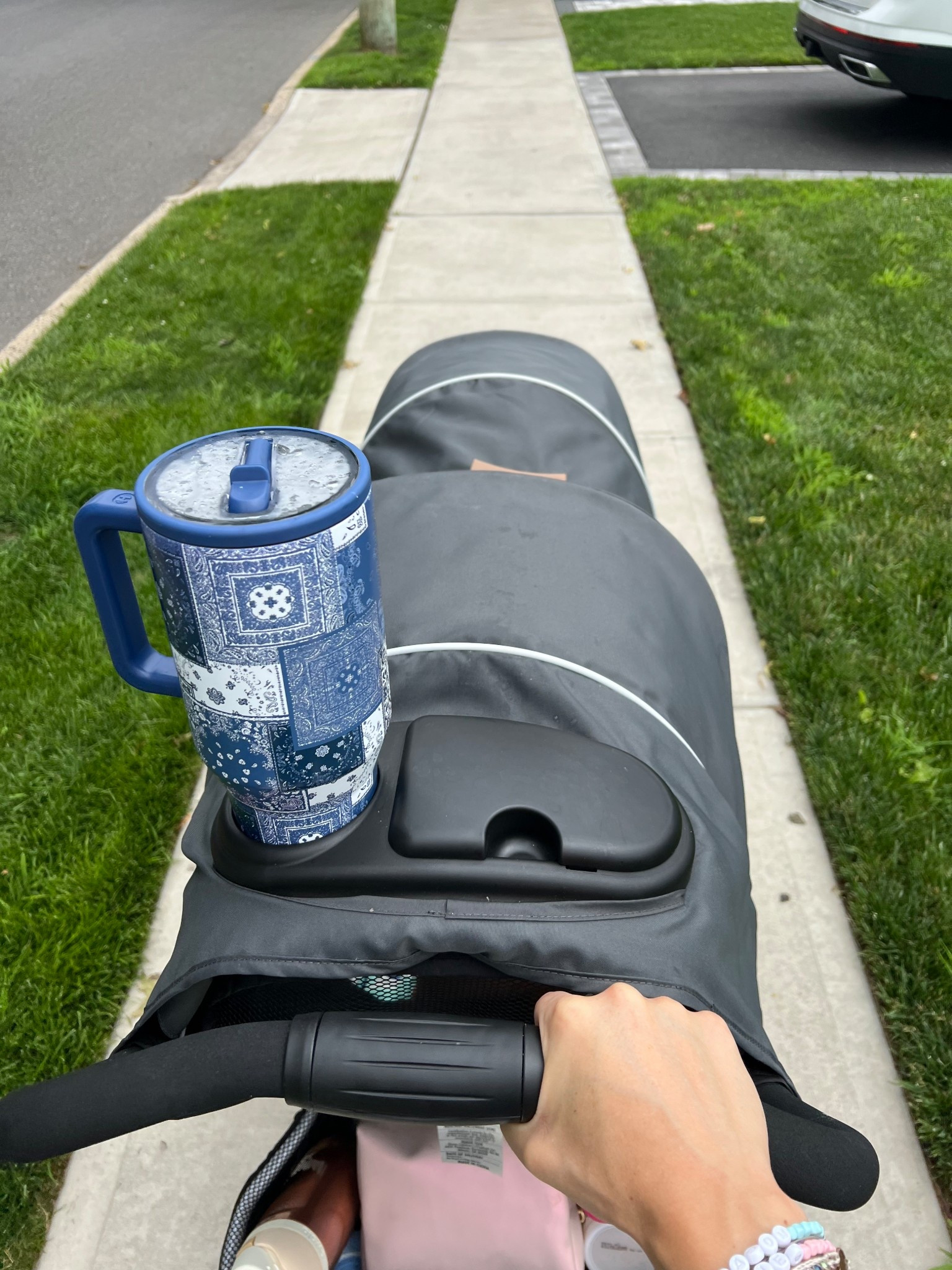 I love HydroJug so much… and then they came out with a Fabletics collab, and I love them even more. Two of my favorite brands made the perfect design! 💙

#LTKActive