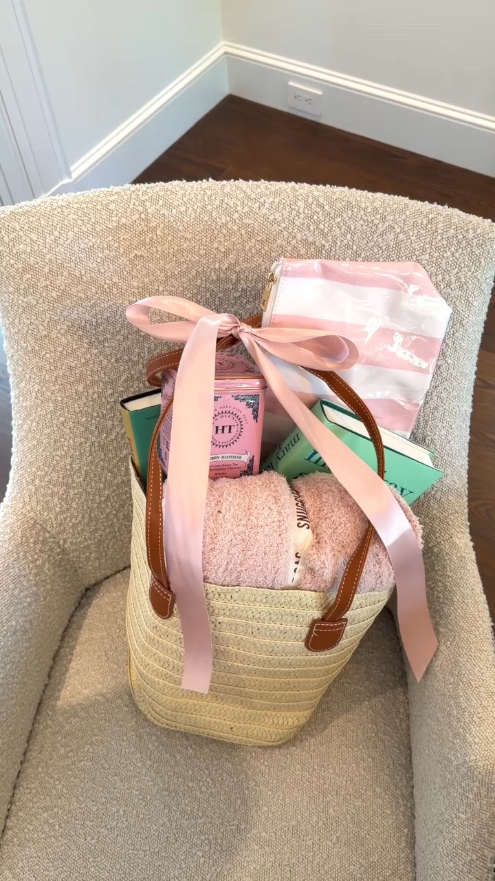 We put together a little care package for my cousin who just had knee surgery! 🌸 Save this for later if you have a friend who needs a little TLC!