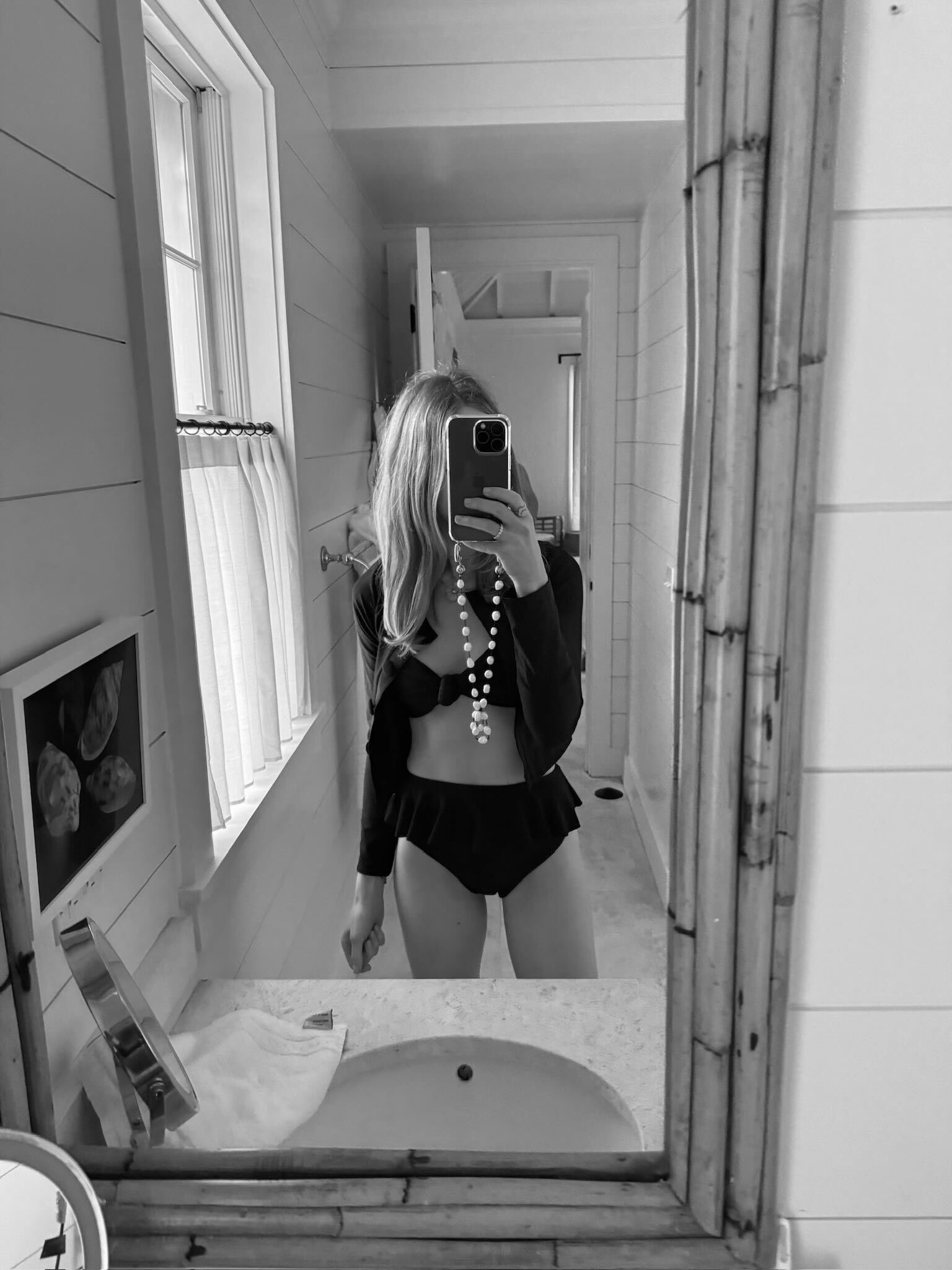 Almost time for summer! Check out this cute swimsuit.🖤