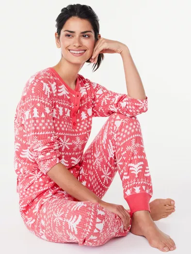 Joyspun Women's Plaid Stretch Velour Top and Joggers Pajama Set with Socks,  3-Piece, Sizes S to 3X 