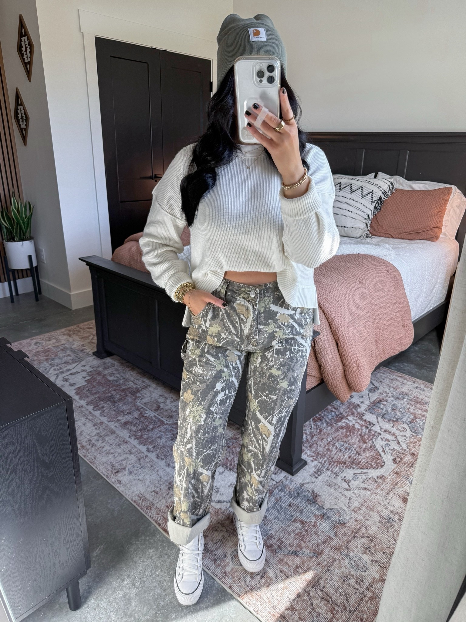 Casual Outfit of the Day 🤍

Sweater - small
Camo Pants - small