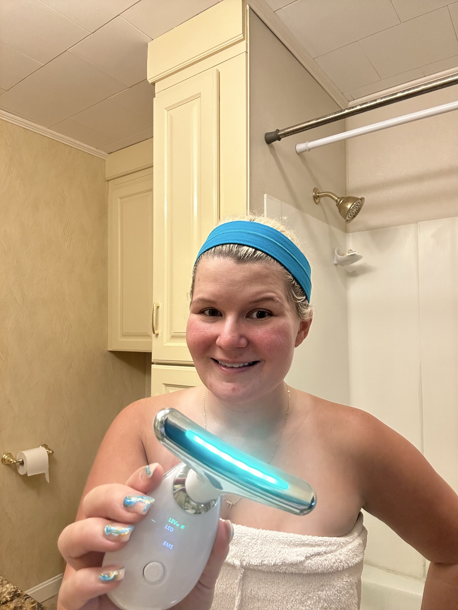 Love this lighted face sculptor. It is so soothing and therapeutic. 

#LTKPetite #LTKselfcare #LTKBeauty