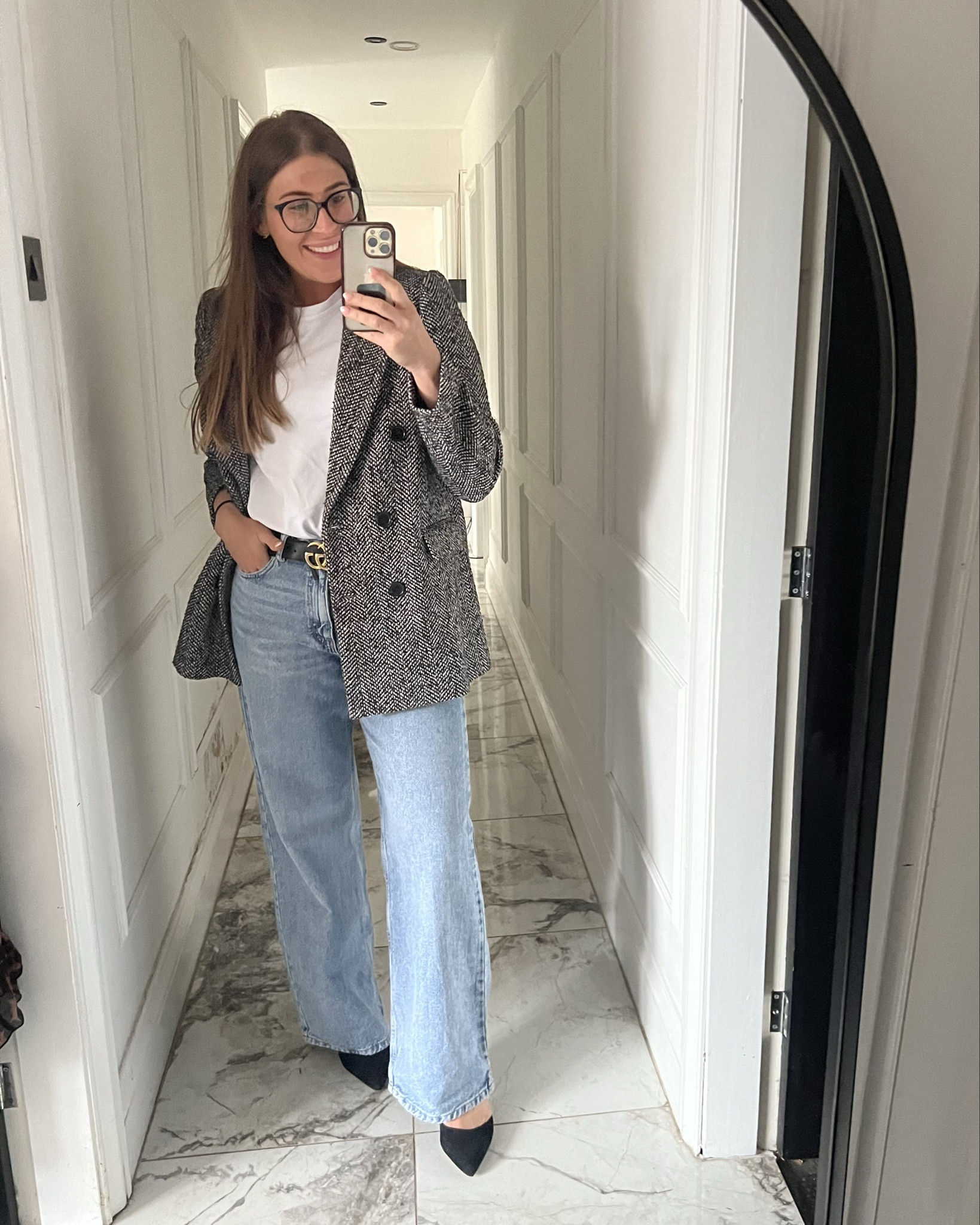 Black or White?! 

Blazer - Mint velvet 
T shirt - Zara & River Island 
Wide leg Jeans - Pull & Bear 
Shoes - Kurt Geiger 