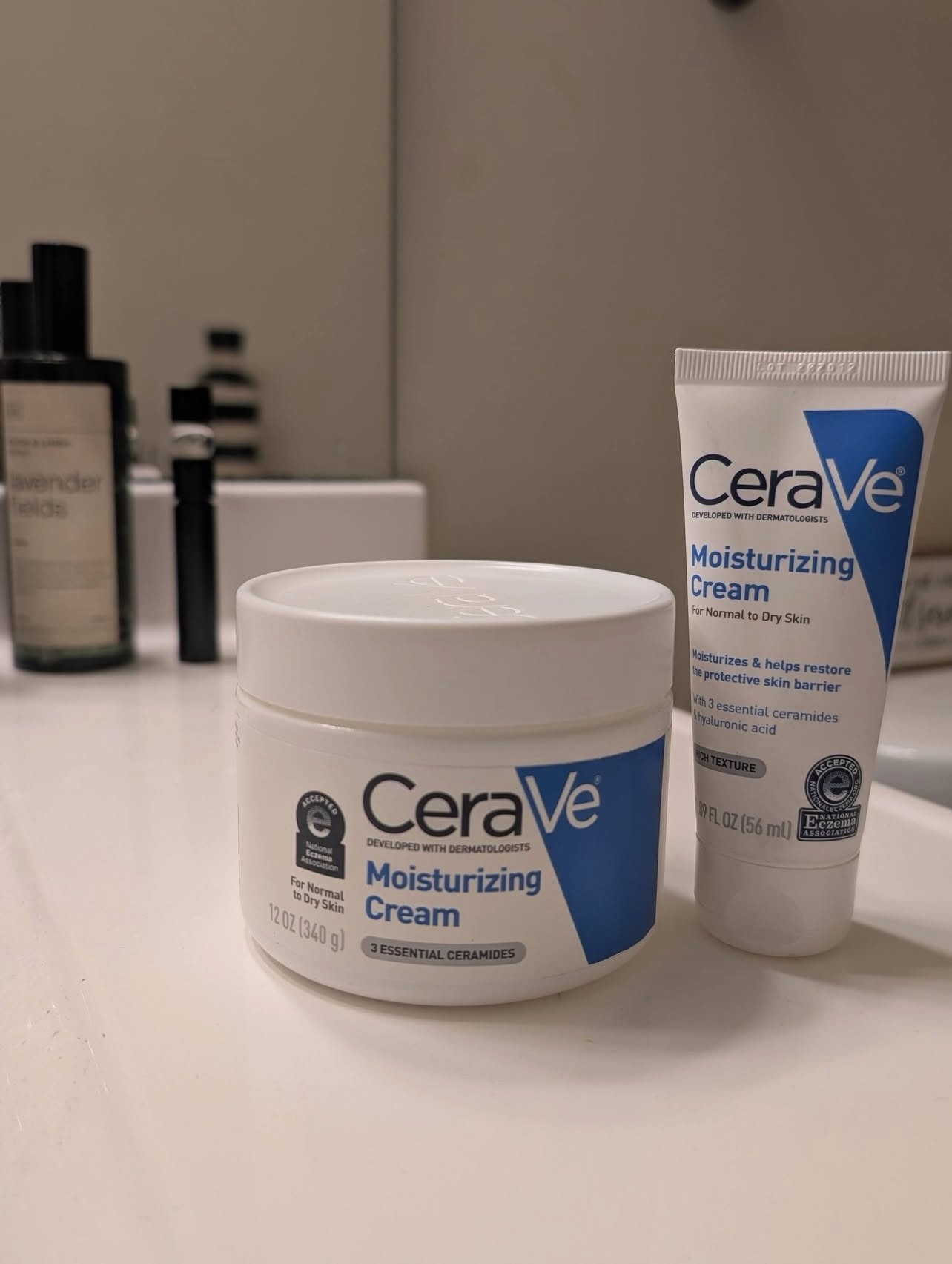 Mi piel sensible no negocia la hidratación 💙
Este combo de Cerave me ayuda a mantener la barrera de la piel fuerte, sin sensación pesada ni grasa. Básicos que nunca fallan ✨



#LTKmorningroutine #LTKgrwm #LTKBeauty