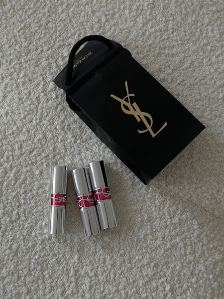 New fave lip color @yslbeauty 

ROUGE VOLUPTÉ Candy Glaze Lip Gloss Stick in shade cacao no boundary is everything. 

It keeps my lips hydrated all day long, not sticky and I can’t get over this shade. Perfect nude brown. 
Have you tried the YSL candy glaze? 



#LTKstyletip #LTKFind #LTKbeauty