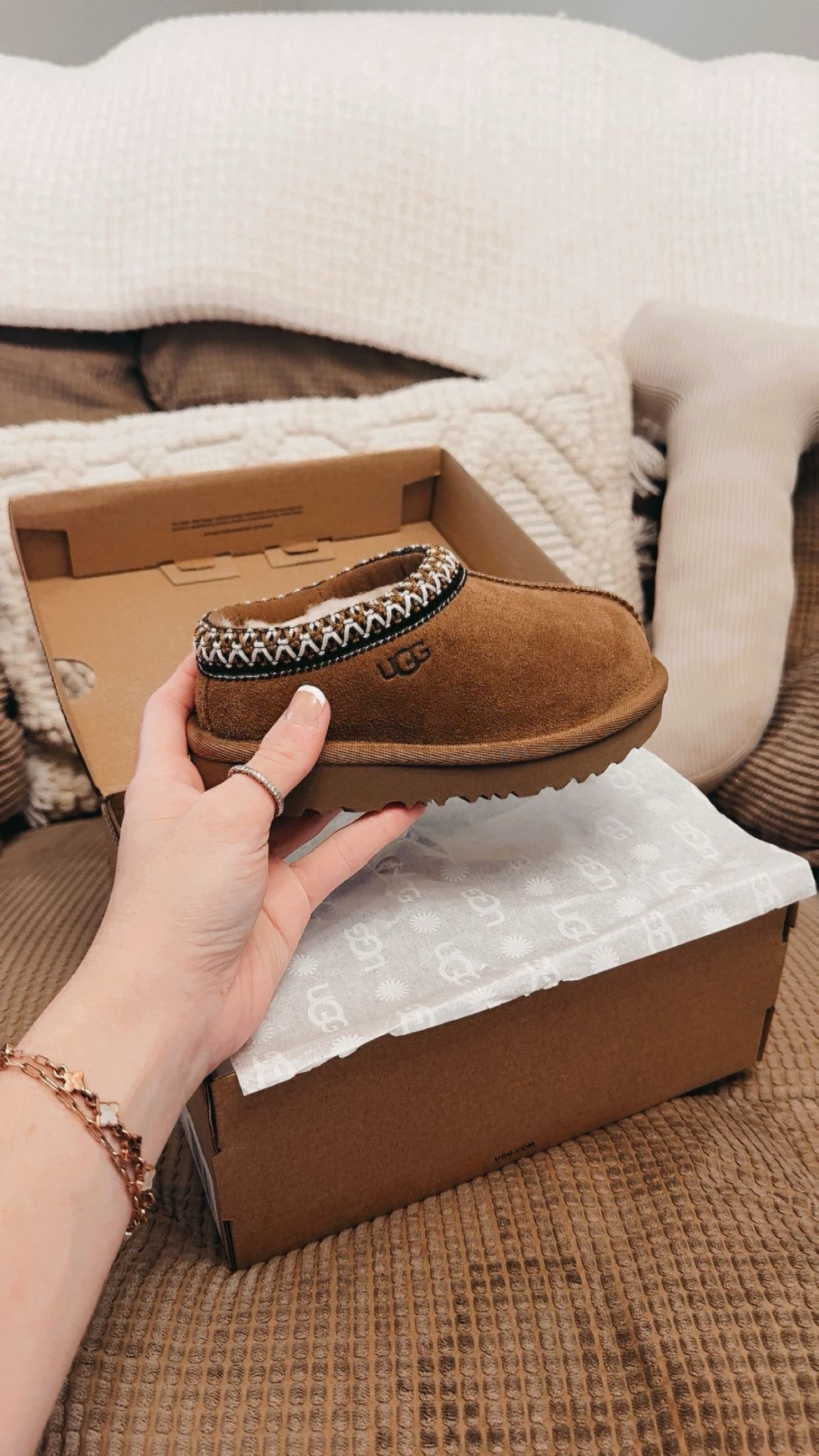 Toddler fall find!! 🍂🍂🍂 have you ever seen the cutest toddler uggs? These easy slip on shoes are perfect for an on the go toddler and are neutral to match any outfit! Don’t miss out on letting your toddler run in style this fall 🤎

#LTKShoeCrush #LTKKids #LTKSeasonal