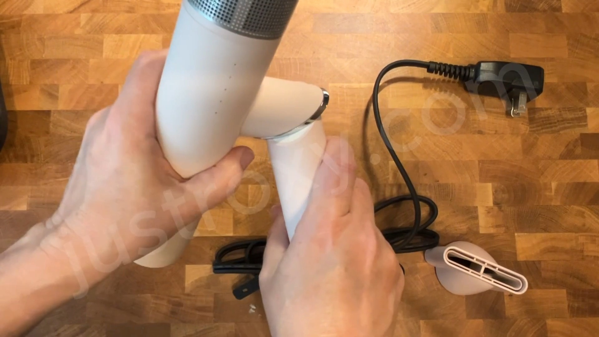 This foldable ionic hair dryer is powerful, lightweight, and surprisingly quiet. With 110,000 RPM and fast-drying tech, it’s a solid choice for daily styling or travel.

#LTKCreator #hairtools #hairdryer #beautytech #hairstyling #quietdryer #ionicdryer 

 