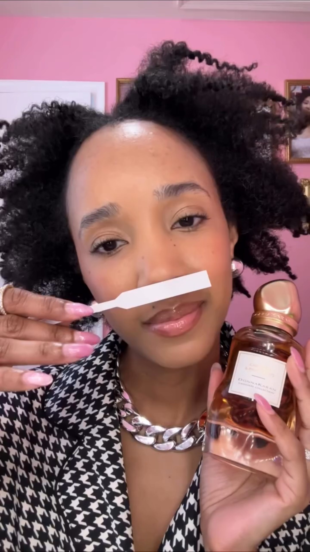 ✨Day 34 of my scented countdown to 39✨

Today’s theme is day to night fragrance 🌞🌙

Donna Karan Cashmere & Palo Santo — cozy, creamy, and beautifully balanced. It’s soft enough for the day and sensual enough for the night — true versatility in a bottle. ✨🤍

@donnakaran 

#FragranceLover #DonnaKaran #CashmereAndPaloSanto #DayToNightFragrance #PerfumeCollection #FragranceCommunity #LuxuryFragrance #ScentOfTheDay #PerfumeTok #CozyAndChic #ElegantFragrance #fragrancediaries

#LTKGiftGuide #LTKBeauty