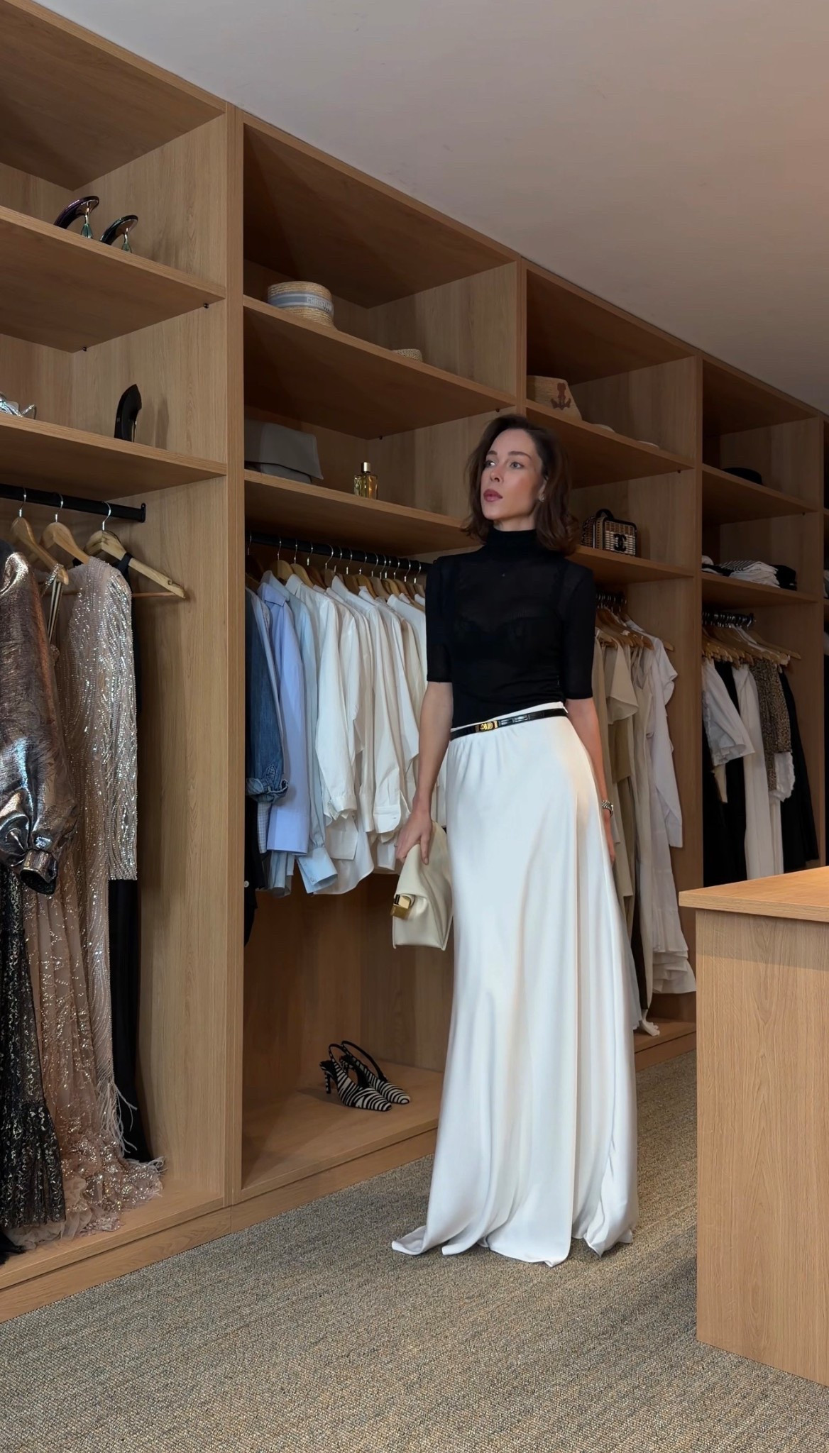 Very 90s minimalist look.
A sleek black turtleneck paired with a fluid ivory skirt , the kind of effortless silhouette that instantly reminds me of Carolyn Bessette-Kennedy’s timeless style.

Clean lines, neutral tones and understated accessories. Proof that simplicity is often the most elegant statement.

The kind of outfit I always come back to when I want to feel polished, feminine and quietly powerful.

#LTKfrance #LTKeurope #LTKspring