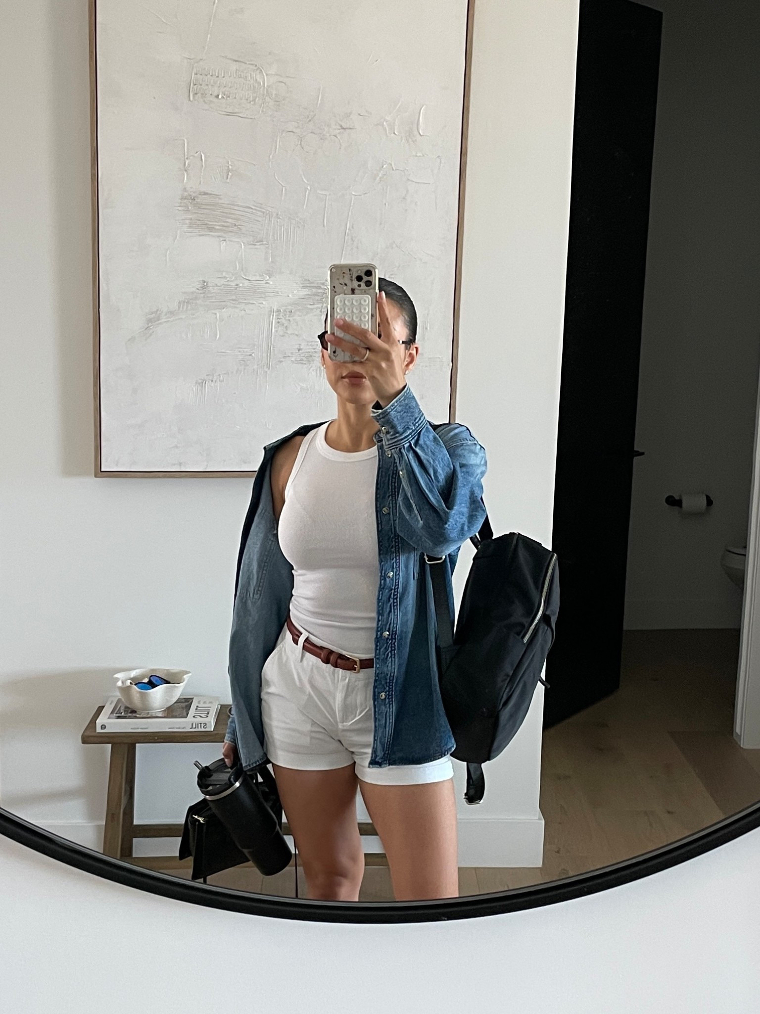 5’2” ~ 118 lbs

Size 
0 in shorts 
XS top 
