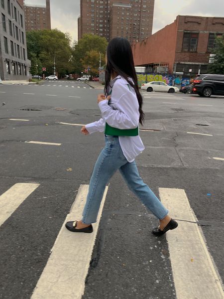 City wall. #oldmoney #whiteshirt #jeans #basic #ootd #newyork

#LTKstyletip #LTKtravel #LTKbeauty