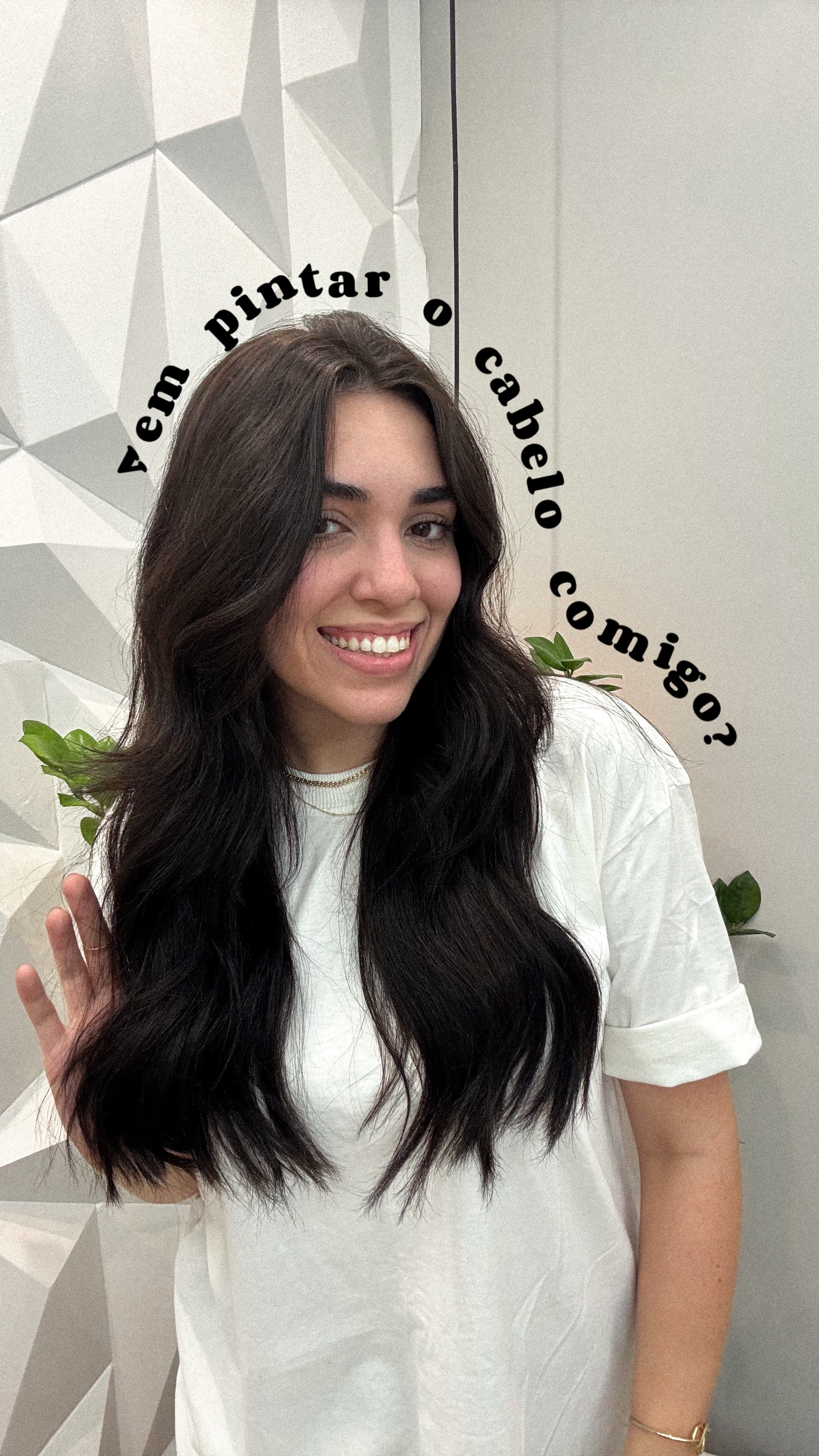 
vem mudar a cor do cabelo comigo? 🖤✨🤌🏻

Não esqueçam de colocar a luva, vestir uma roupa que não tenha problema manchar e passar condicionador ou hidratante no rosto e ombros para não manchar a pele ok? 🫶🏻✨ dica de milhões 

cadê o time das meninas que amam fazer transformações no cabelo em casa? 

#LTKbrasil #LTKbeleza