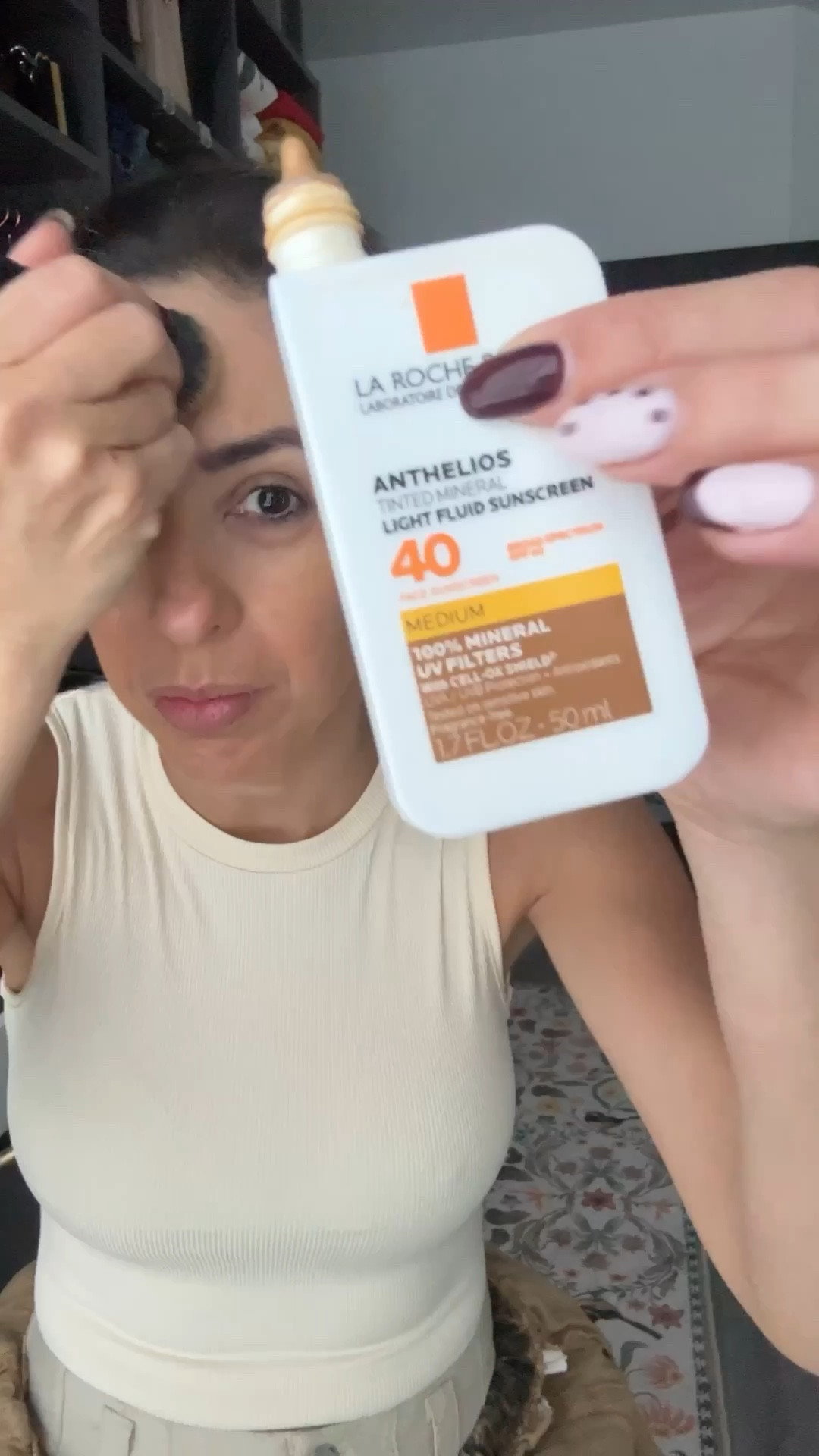 Este producto me encanta, porque no se me da un poco de color y protección contra el sol, sino que además, por alguna razón me hace sentir en la piel humeada por buena parte del día
¿Qué más quieres? 
Chau chau ❤️