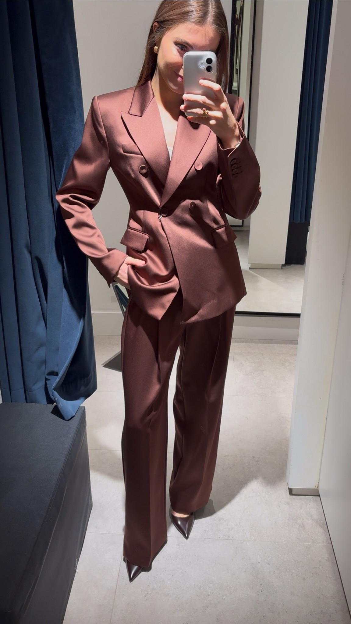 The perfect satin brown suit for Christmas 🤎🤎

#LTKpartywear #LTKnederlands #LTKeurope