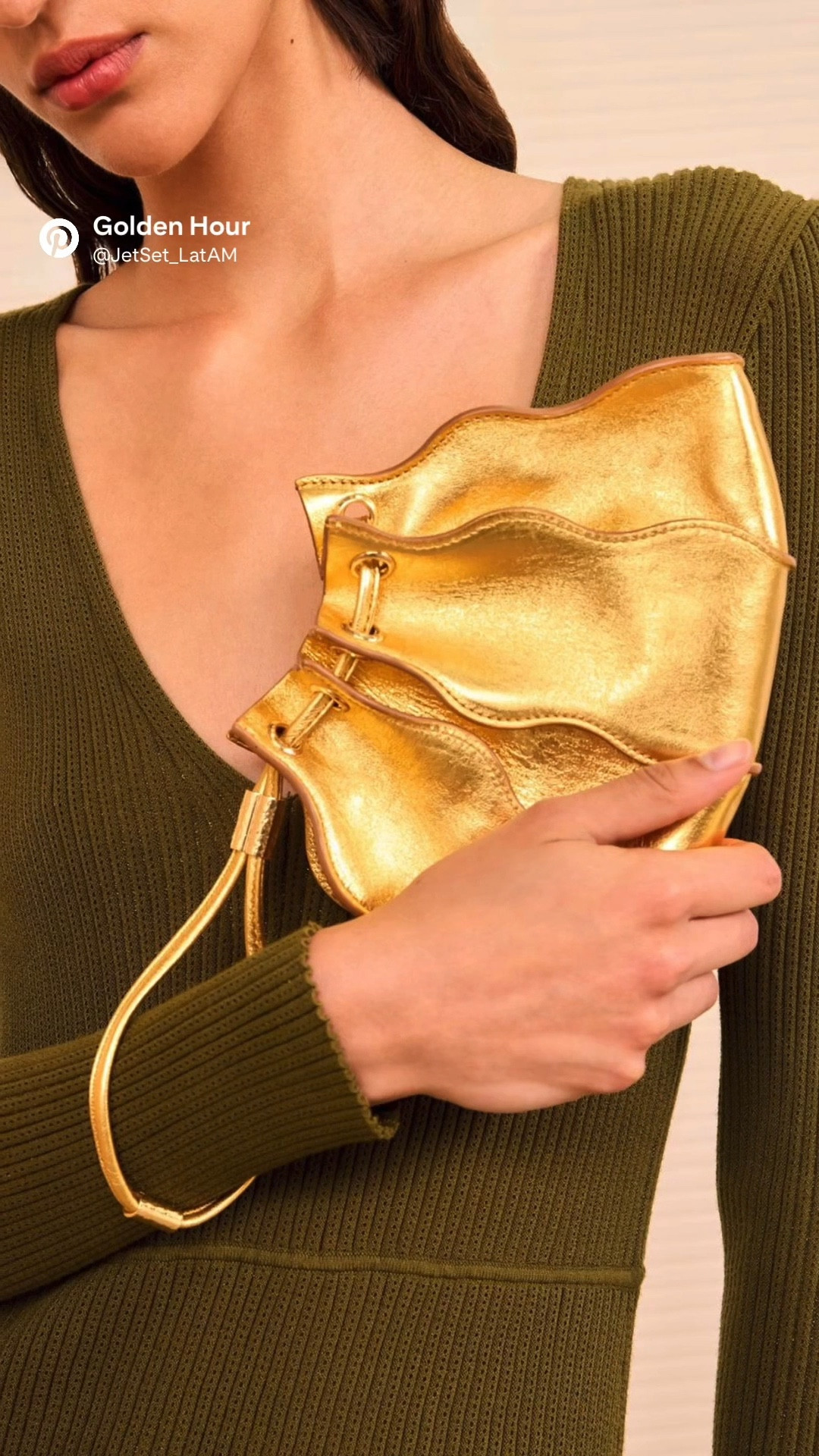 Ulla Johnson Adria Small Crossbody Bag | Gold Sculptural Bag

The Ulla Johnson Adria Small Crossbody Bag in gold — a sculptural, metallic statement piece that elevates any outfit. Perfect for resort travel, evening looks, and modern bohemian styling. Curated by Jet Set LatAM.


#LTKGiftGuide #LTKCyberWeek #LTKHoliday