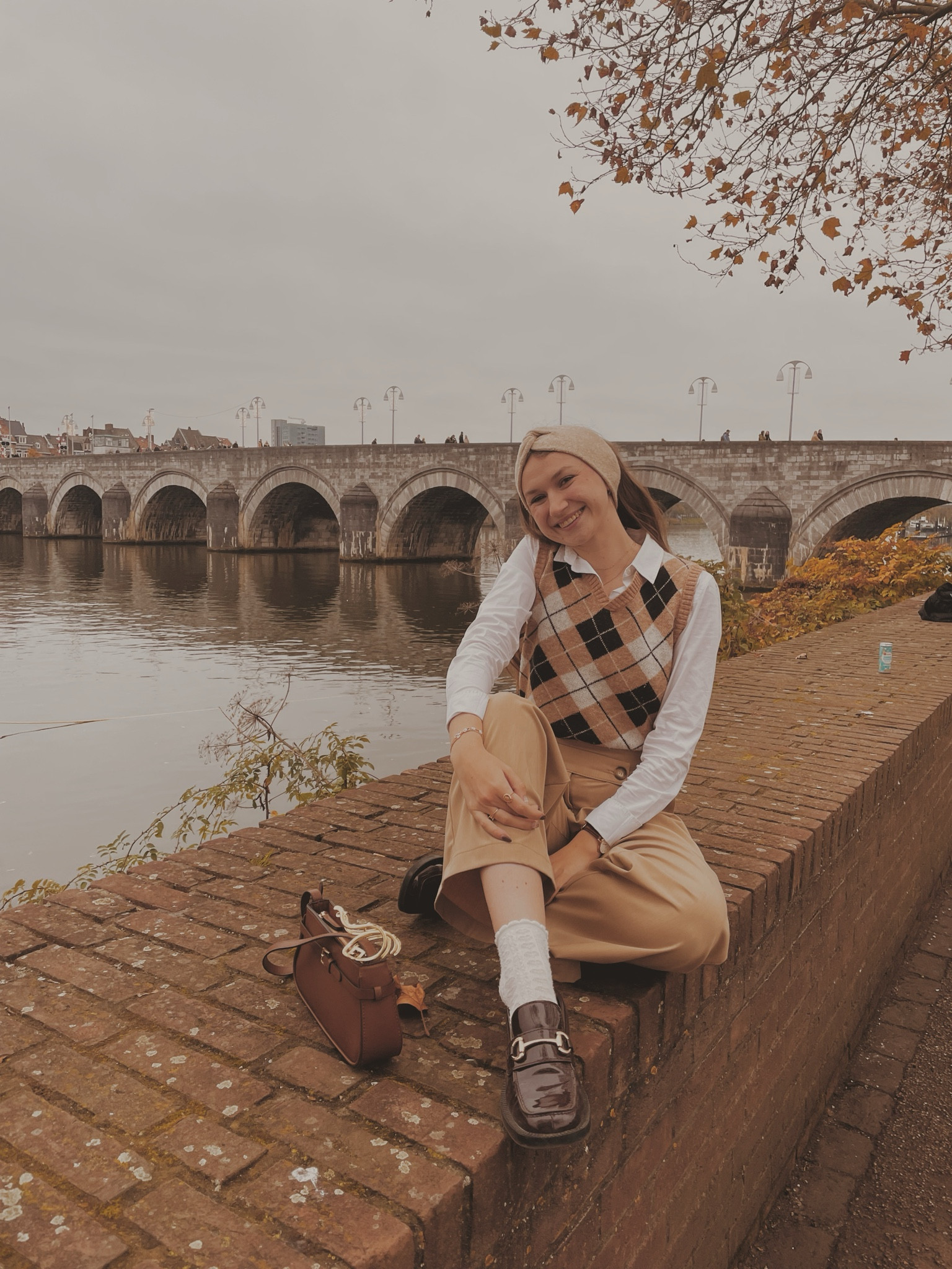 White shirt
Argyle sweatervest 
Beige trousers
Loafers with buckle detail
Brown shoulder bag

Light academia 
Light academia outfit 
Light academia style 
Light academia aesthetic 
Neutral outfit 
Autumn outfit 
Autumn fashion 
Autumn fashion inspo

#LTKSeasonal #LTKGiftGuide #LTKU