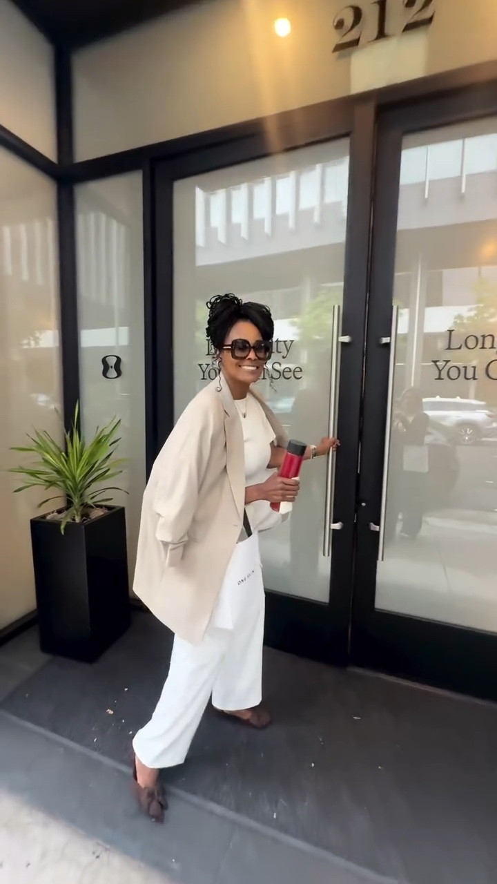 Hey Sunshines ✨

I had such an incredible day with @oneskin.co at a powerful skincare event focused on science-backed anti-aging and skin health and I had to share this with you.

Longevity You Can See, why skin health is central to whole body aging. 

As an educator and mom, I don’t take information lightly, and what stood out to me is how much our daily habits actually impact our skin and overall health.

Being in a room with an all-women panel of scientists was next level. They spoke about  the overall benefits of nurturing your skin, largest organ in the human body, peptides and why taking care of your skin goes beyond surface-level beauty. 

Y’all, we are  talking real cellular skincare, longevity, and overall wellness. One Skin is rooted in science. 

One of the biggest takeaways? Healthy skin starts from within.
✔️ Eat nutrient-rich foods
✔️ Stay hydrated
✔️ Get quality sleep

Sunshines, y’all already know…Eat Good, Feel Good, Look Good 💛

What really stood out to me about @oneskin.co is how their products are designed to work at the cellular level, backed by deep scientific research focused on aging skin, skin repair, and long-term skin health.

This is more than skincare, it’s about protecting your body, boosting confidence, and supporting your overall wellness routine.

If you’re serious about anti-aging skincare, healthy glowing skin, and science-backed beauty, learn more at @oneskin.co #raisinggreatnessofficial #losangelesblogger

Skincare routines |one skin| skincare for 40+ skincare for 50+ Los Angeles beauty blogger |la influencer | LA Mom Influencer Blogger Karen Clay Fenderson Los Angeles Mom Blogger sun screen for face and lips