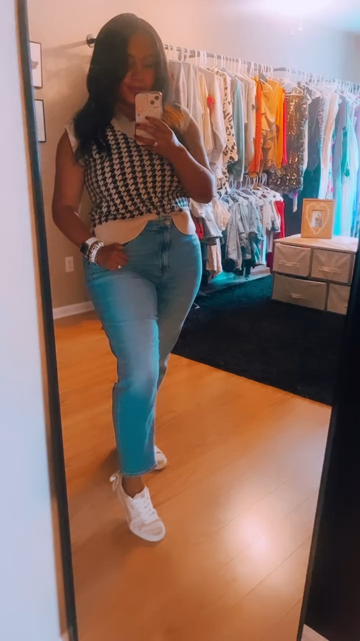 #OOTD MONDAY 

going to dinner tonight with my dad and my sister and wanted something perfect for this cool summery day

Vest// Amazon 
can dress it up in the fall and winter or down in the summer 

Jeans// mom cut American Eagle curvy edt. 

Shoes// Puma 

#LTKSummer 
#LTKTeacheronSummerBreak 

#LTKSeasonal #LTKMidsize #LTKSummerSales