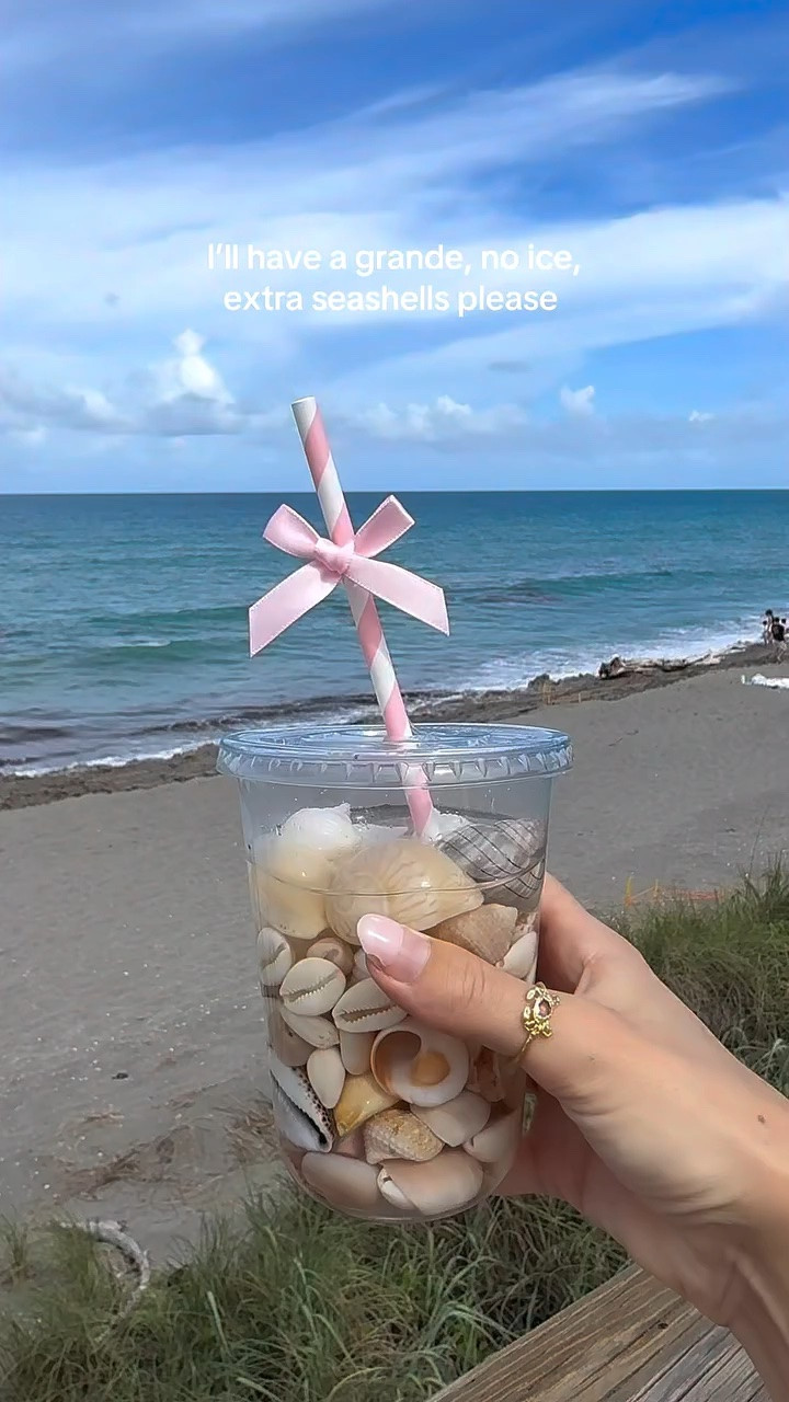 Morning Shellbucks 🐚 🧋 🎀 

Crab ring from @agapee_official 

#seashells #beach #shells #ocean