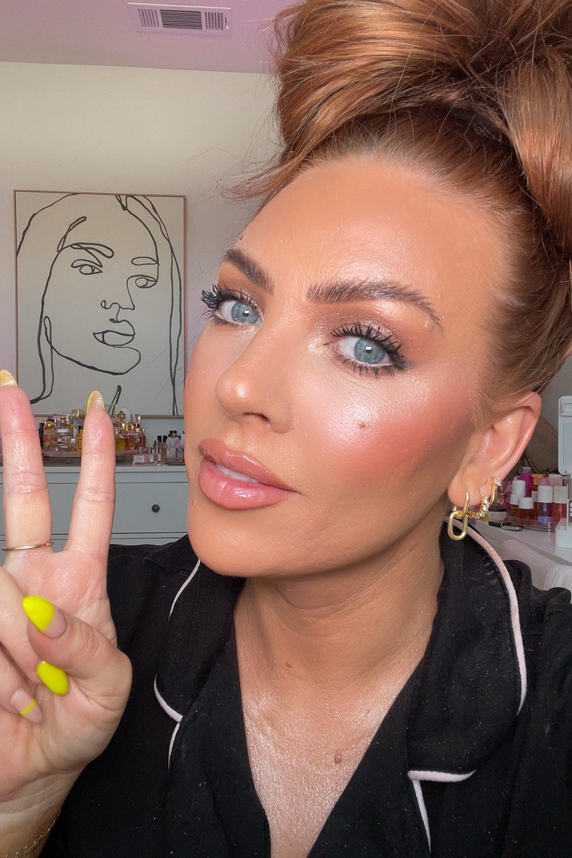 Blush - hologram and Actrice 
Lip liner - mocha and boundless bisque 
Milk makeup Odyssey lip oil lip Gloss - adventure and experience 
Huda peach pie 
